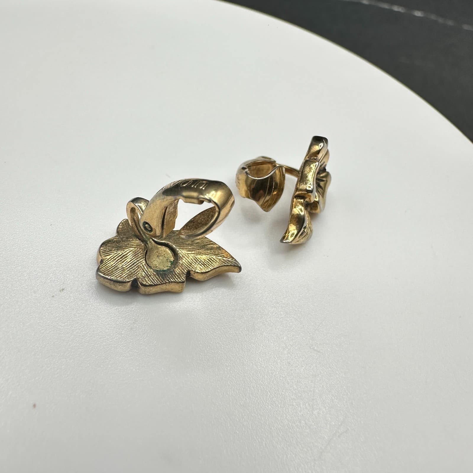 Vintage Avon Signed Gold Tone Floral Flower Leaf Clip On Earrings - Thumbnail 4