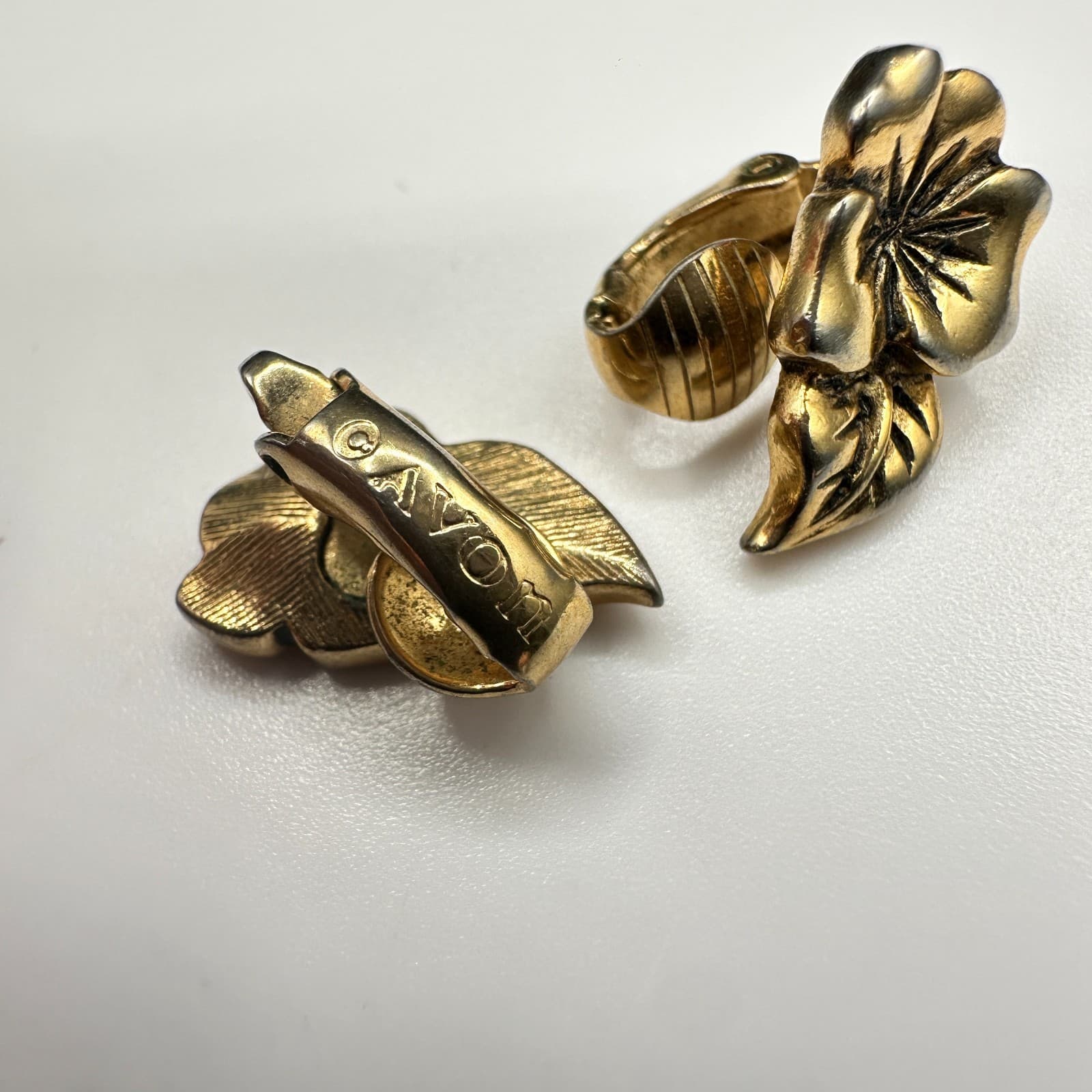 Vintage Avon Signed Gold Tone Floral Flower Leaf Clip On Earrings - Thumbnail 5