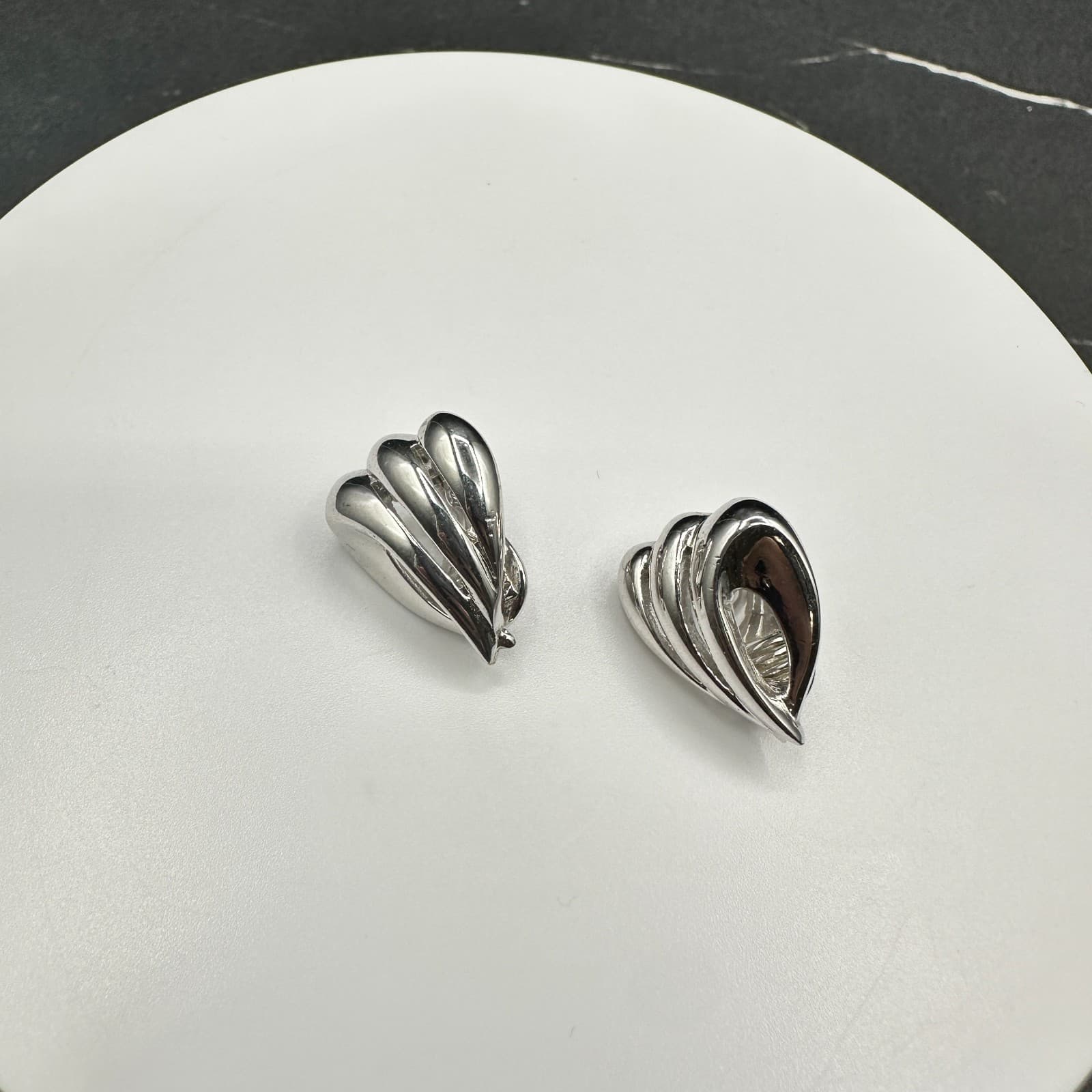 Vintage Monet Sculpture Clip Earrings Silver Tone Plated Dome Heart Modernist - Thumbnail 2