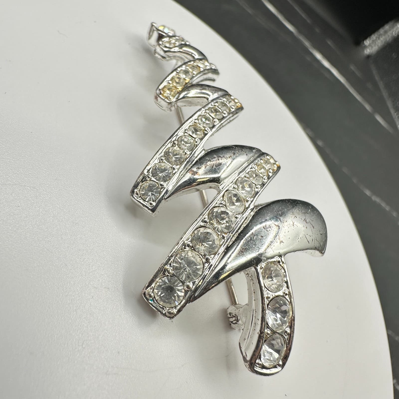 Monet Christmas Tree Brooch Pin Signed Zigzag Ribbon Silver Tone Rhinestones - Thumbnail 5