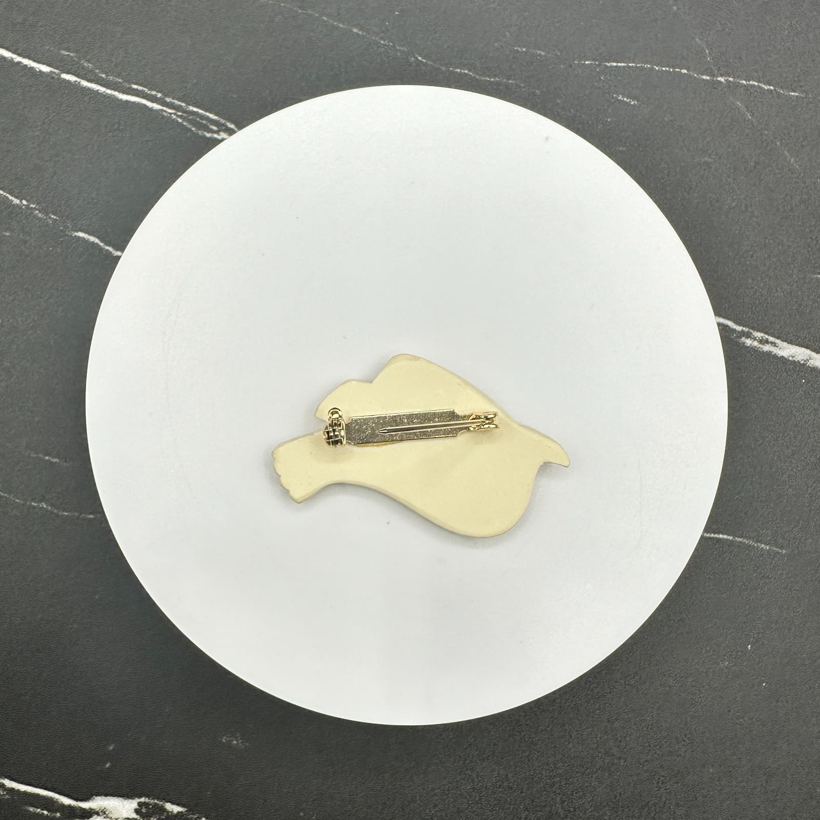 Vintage Sauer Buch Figural Bird Brooch Pin Resin Cream Gold Tone Signed Card - Thumbnail 4