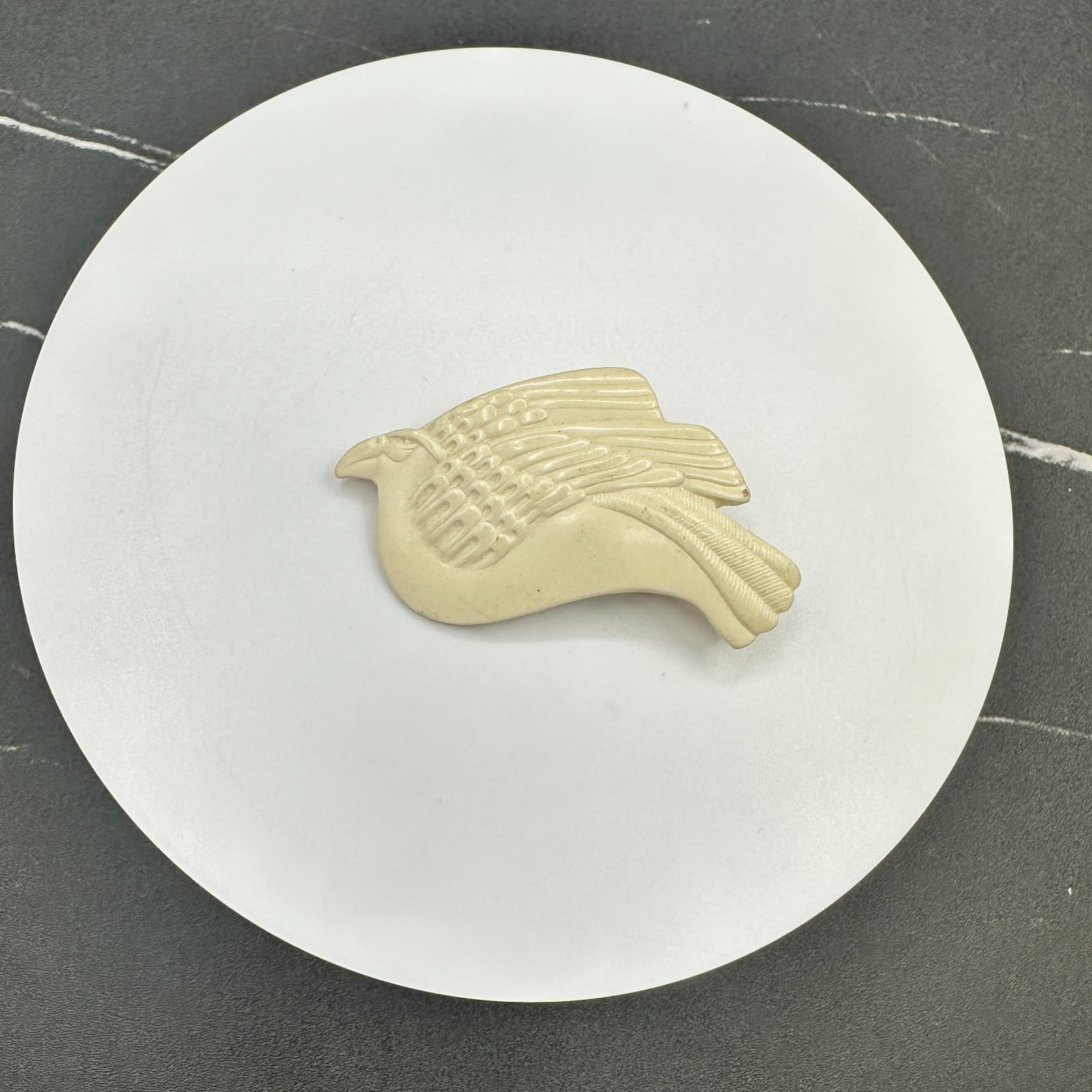 Vintage Sauer Buch Figural Bird Brooch Pin Resin Cream Gold Tone Signed Card - Thumbnail 3