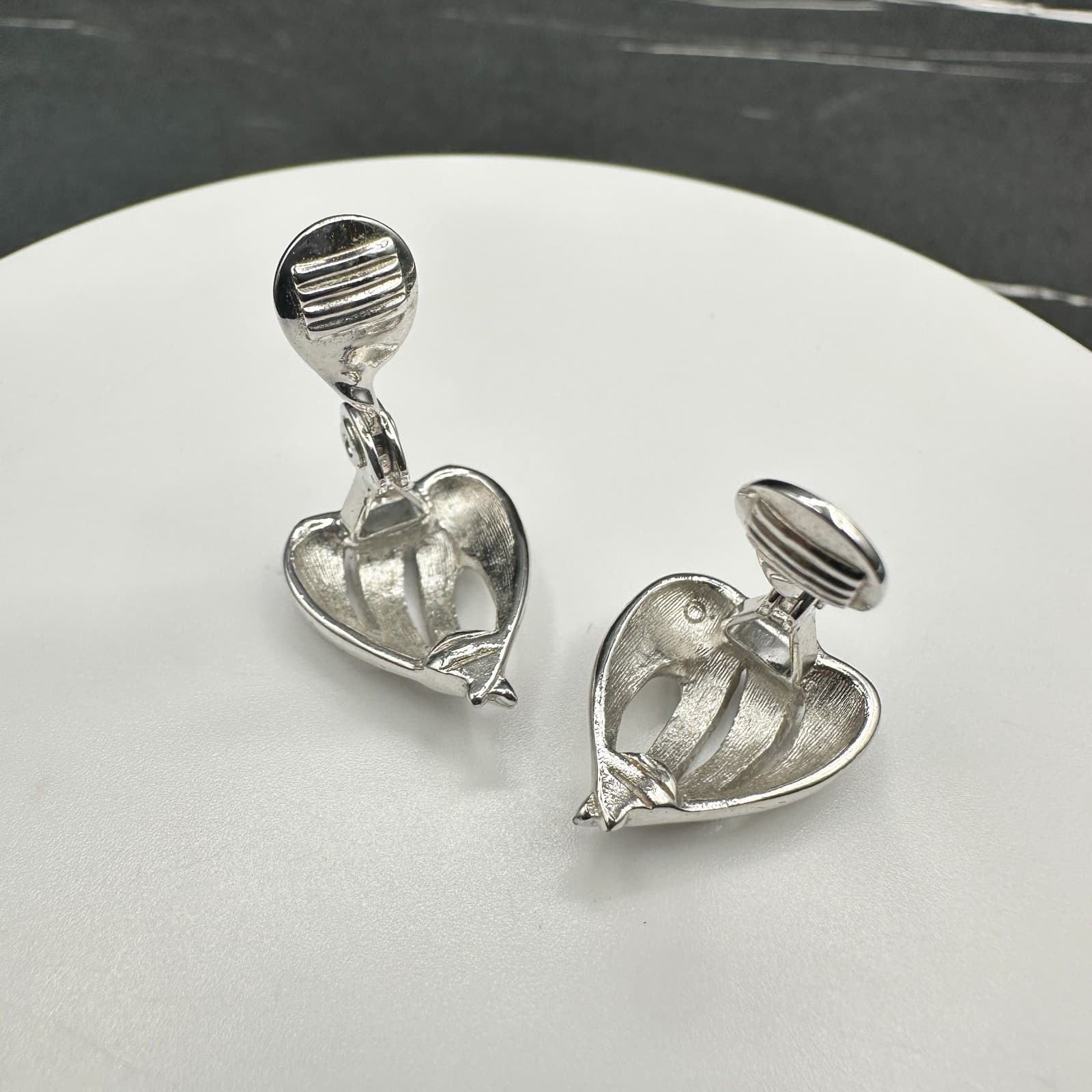 Vintage Monet Sculpture Clip Earrings Silver Tone Plated Dome Heart Modernist - Thumbnail 6