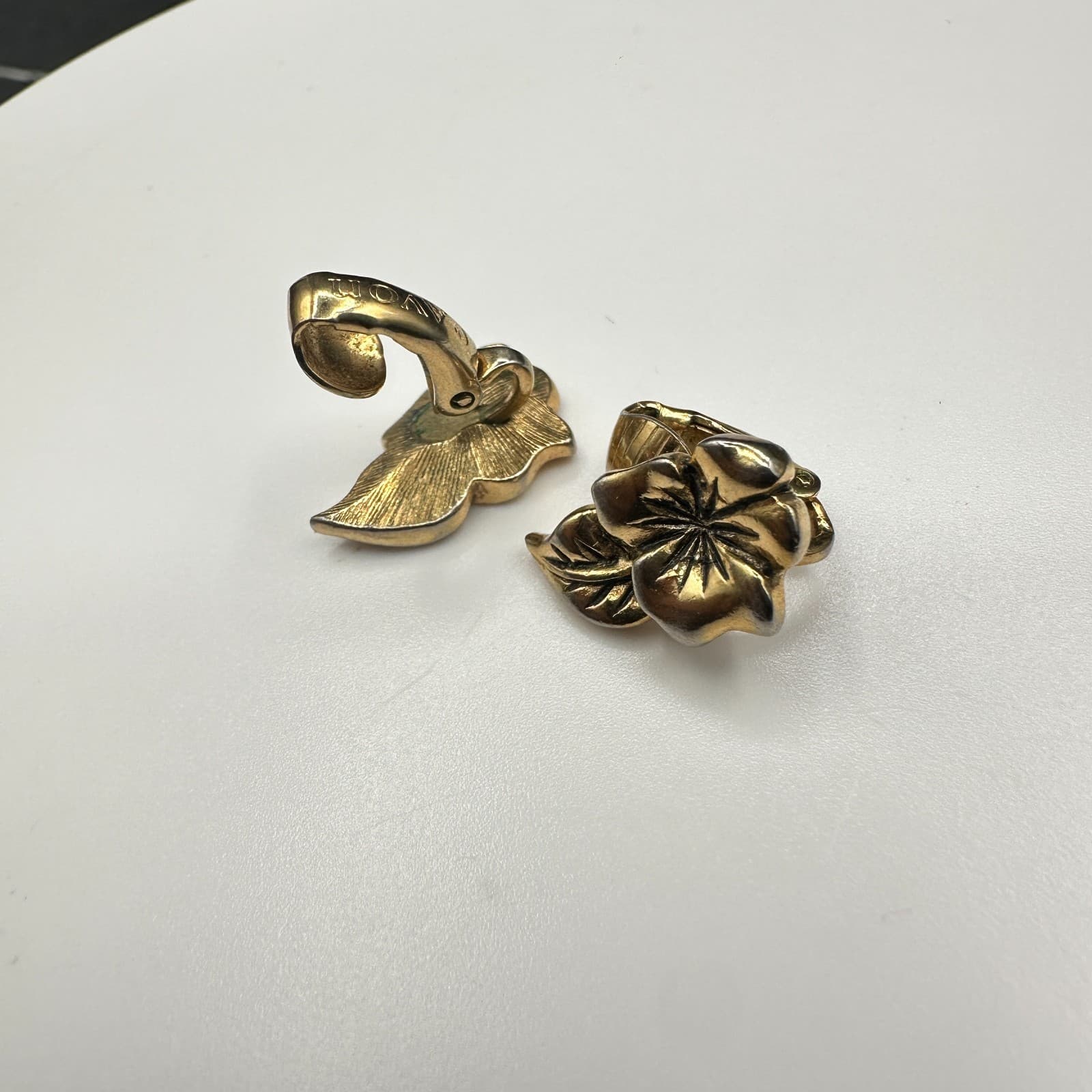 Vintage Avon Signed Gold Tone Floral Flower Leaf Clip On Earrings - Thumbnail 3