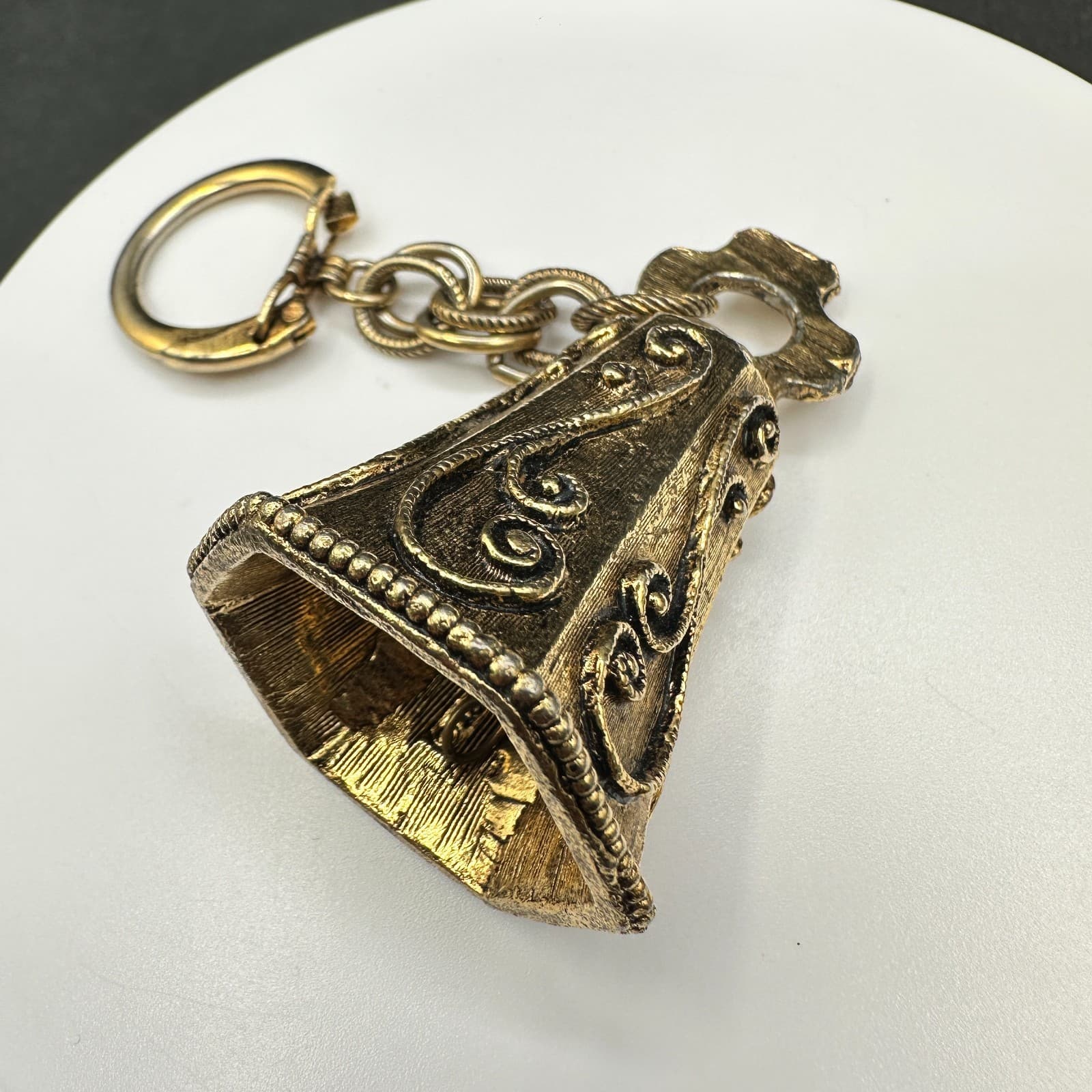 Vintage Brass Ornate Scrollwork Gold Tone Hexagon Design Bell Keychain - Thumbnail 8