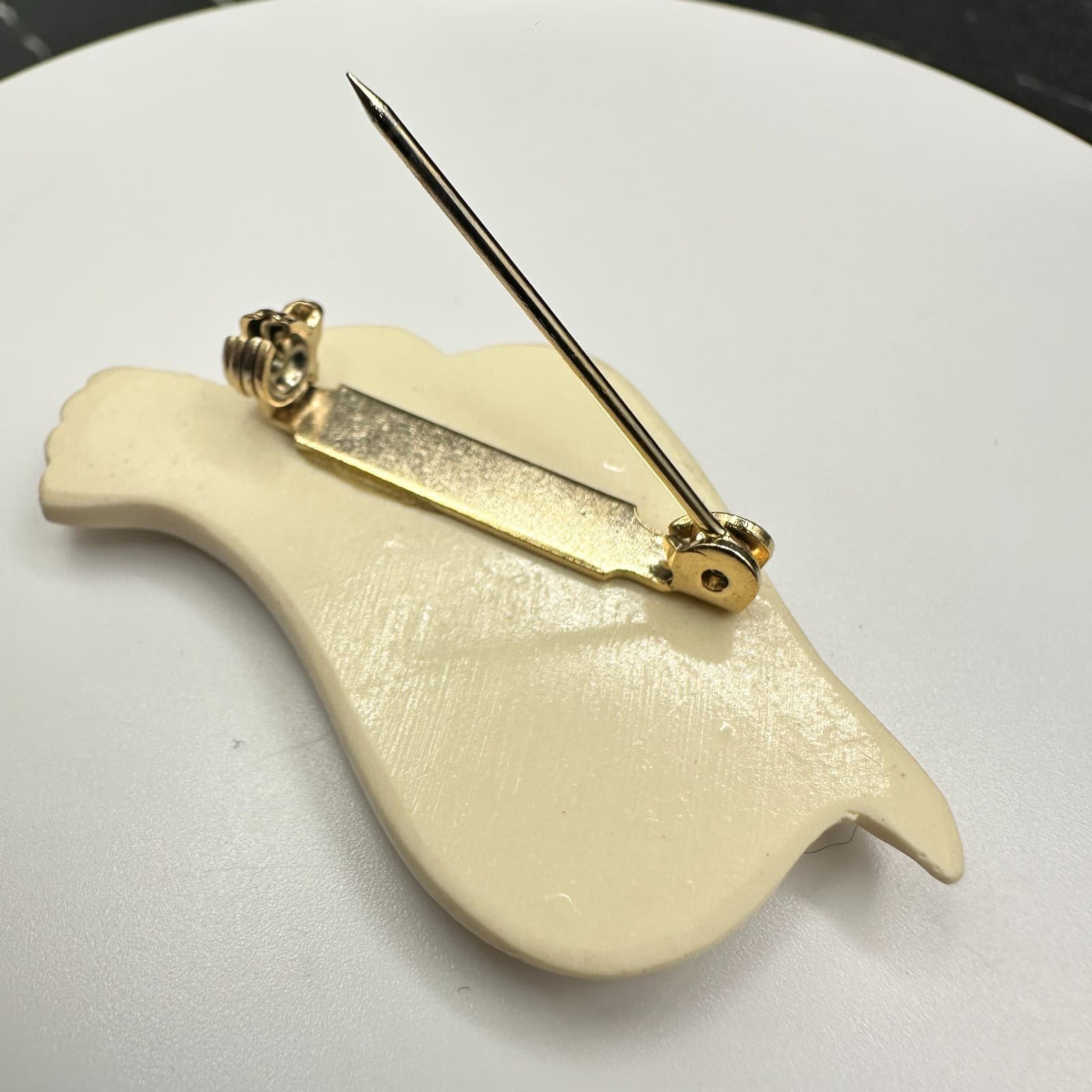 Vintage Sauer Buch Figural Bird Brooch Pin Resin Cream Gold Tone Signed Card - Thumbnail 6