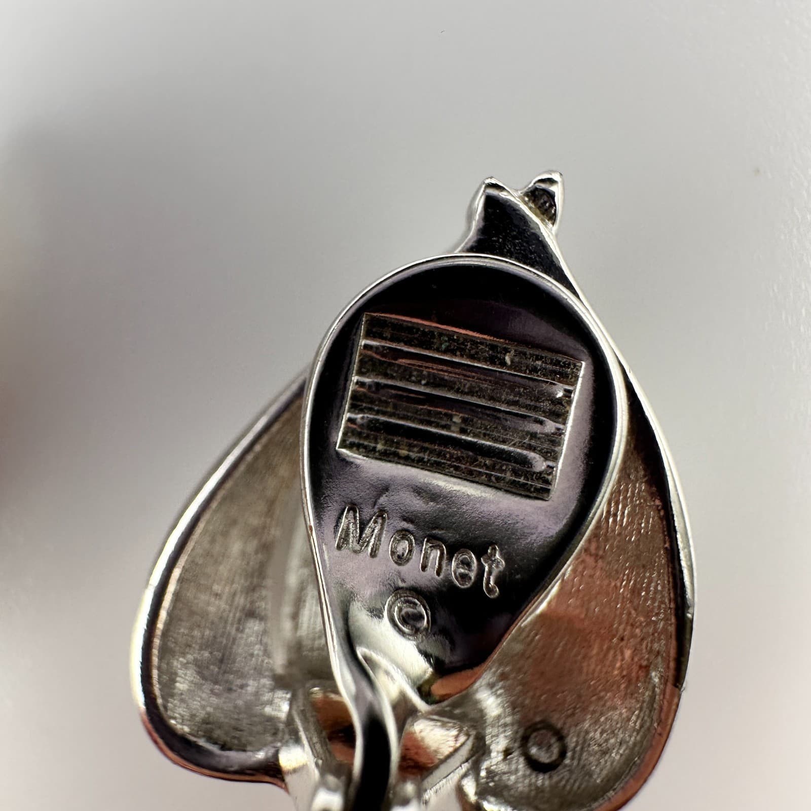Vintage Monet Sculpture Clip Earrings Silver Tone Plated Dome Heart Modernist - Thumbnail 9