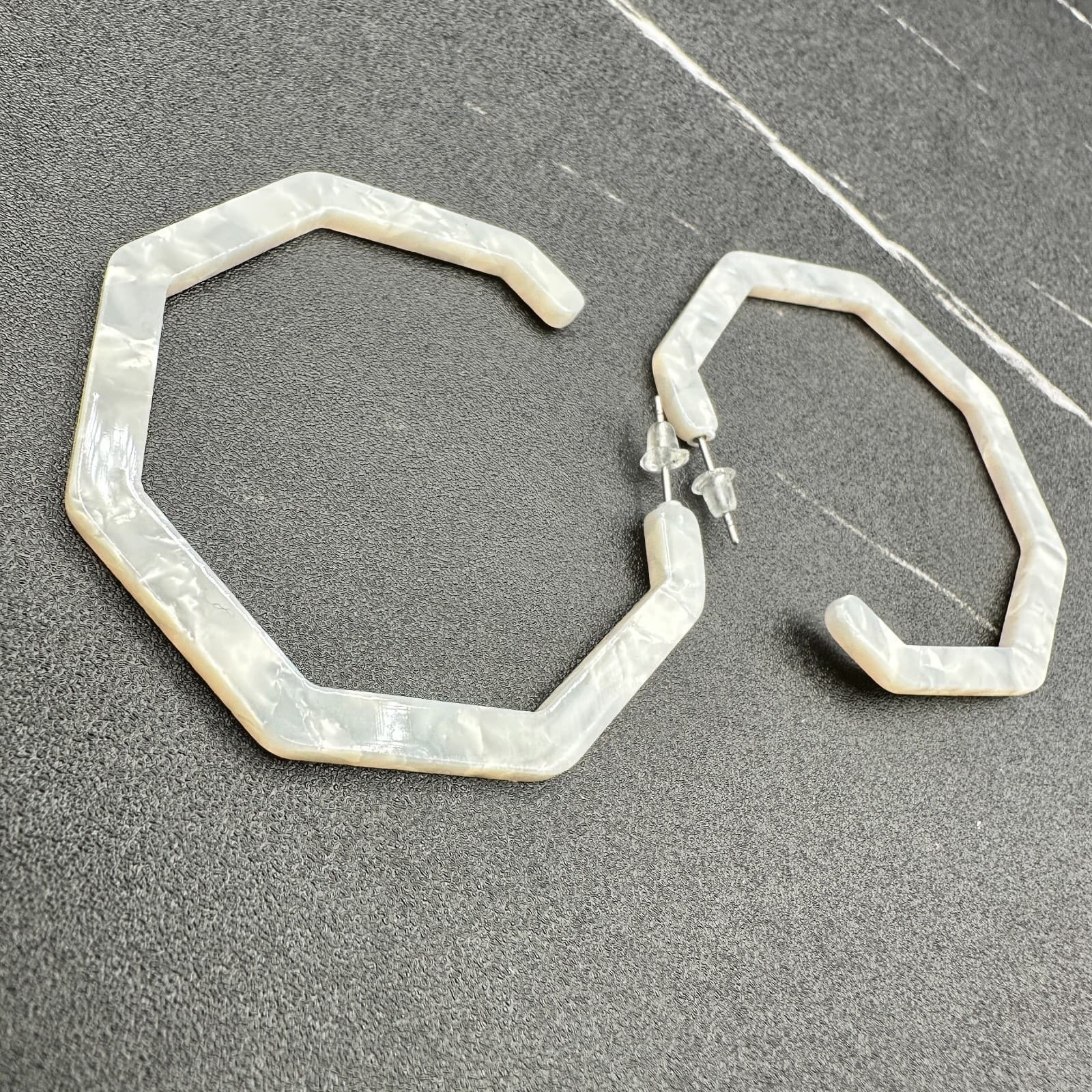 Women's White Marbled Acrylic Resin Octagon Hoop Earrings Geometric Statement - Thumbnail 2