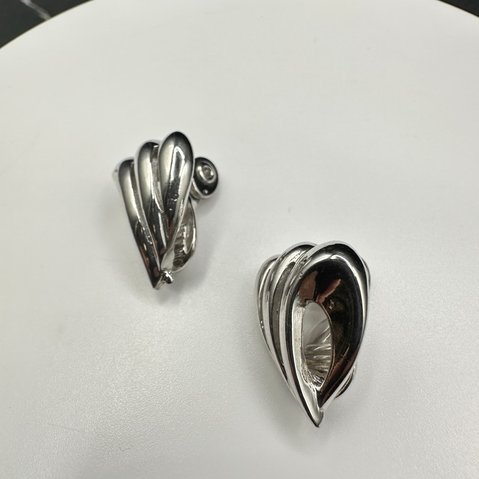 Vintage Monet Sculpture Clip Earrings Silver Tone Plated Dome Heart Modernist - Thumbnail 3