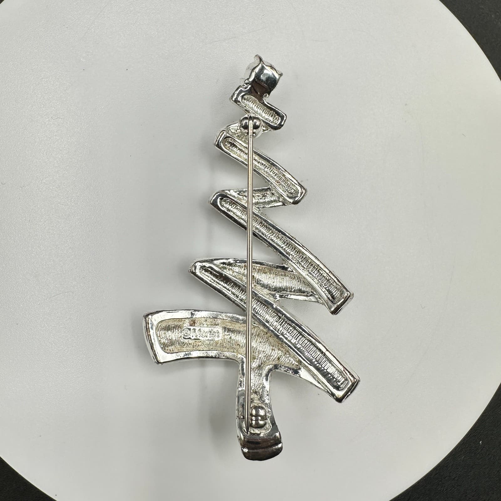 Monet Christmas Tree Brooch Pin Signed Zigzag Ribbon Silver Tone Rhinestones - Thumbnail 6