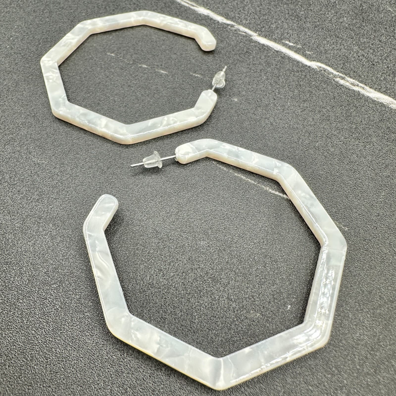 Women's White Marbled Acrylic Resin Octagon Hoop Earrings Geometric Statement - Thumbnail 4