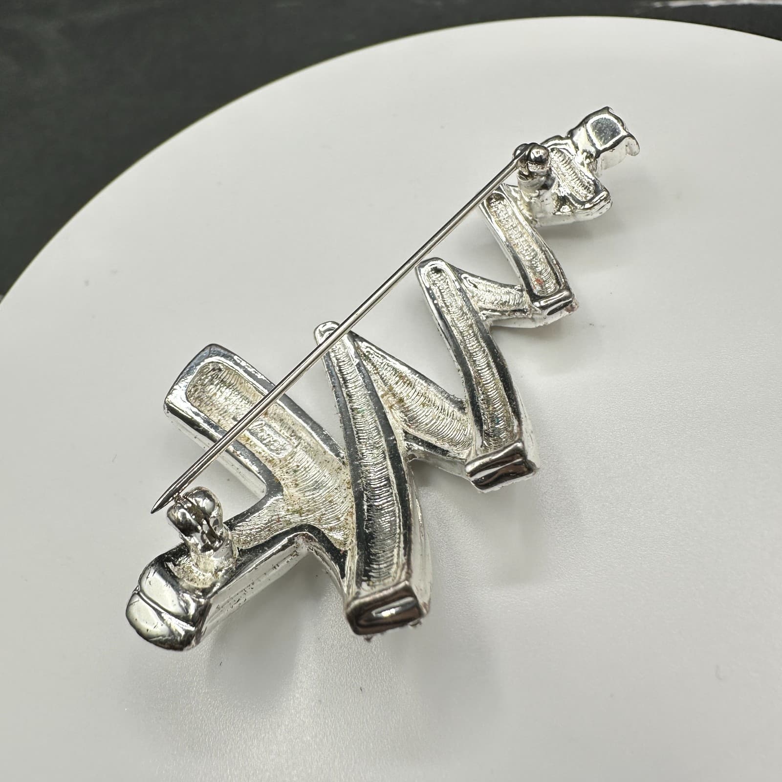 Monet Christmas Tree Brooch Pin Signed Zigzag Ribbon Silver Tone Rhinestones - Thumbnail 7