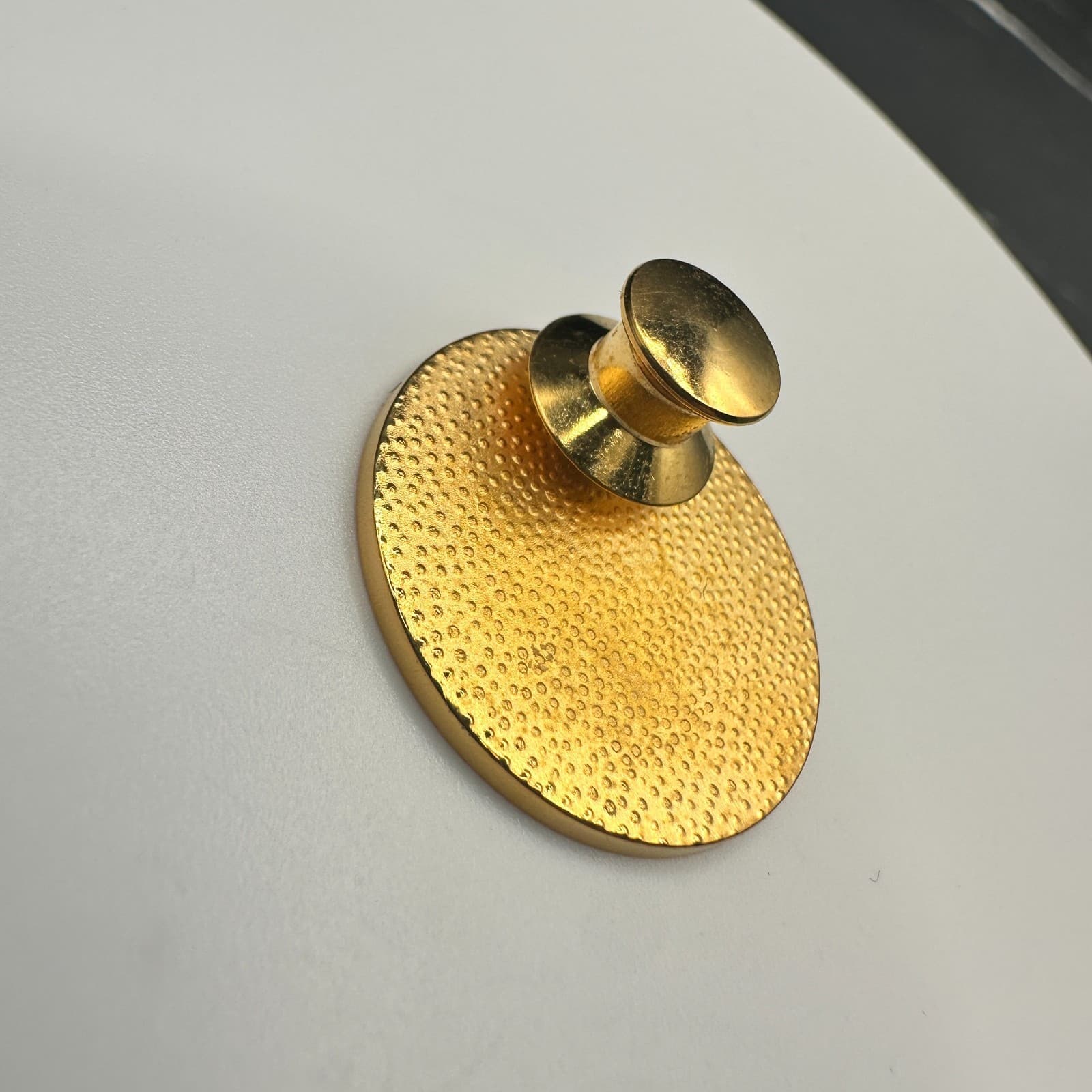 Vintage Mary Kay Logo Lapel Pin Brooch Gold Tone Round Award Badge Collectible - Thumbnail 7