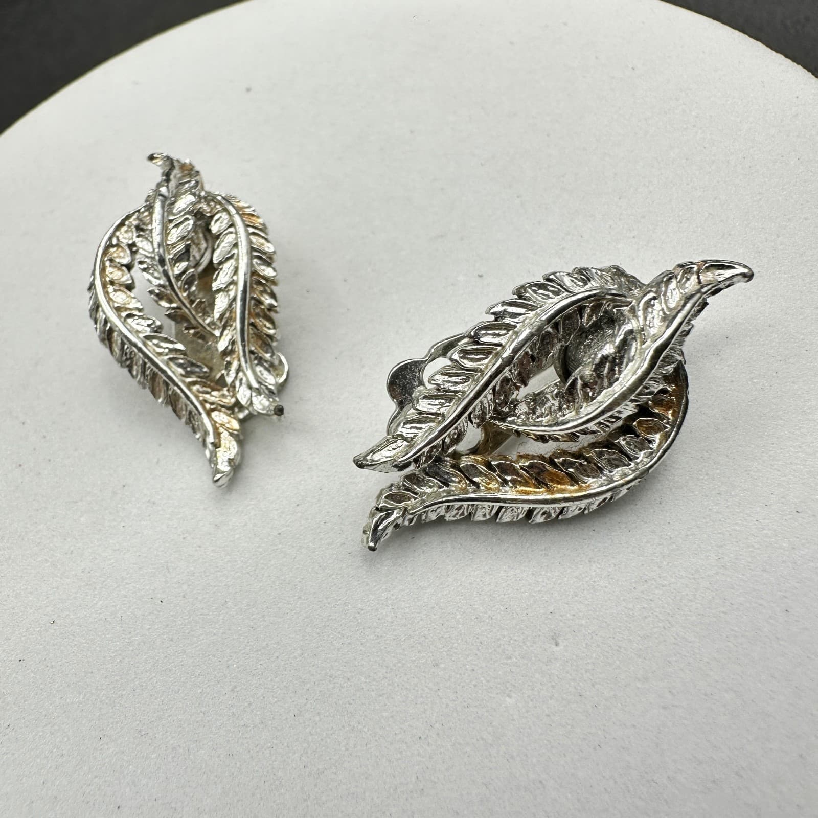 Vintage Coro Silver Tone Leaf Clip-On Earrings Mid Century Women's Jewelry - Thumbnail 3