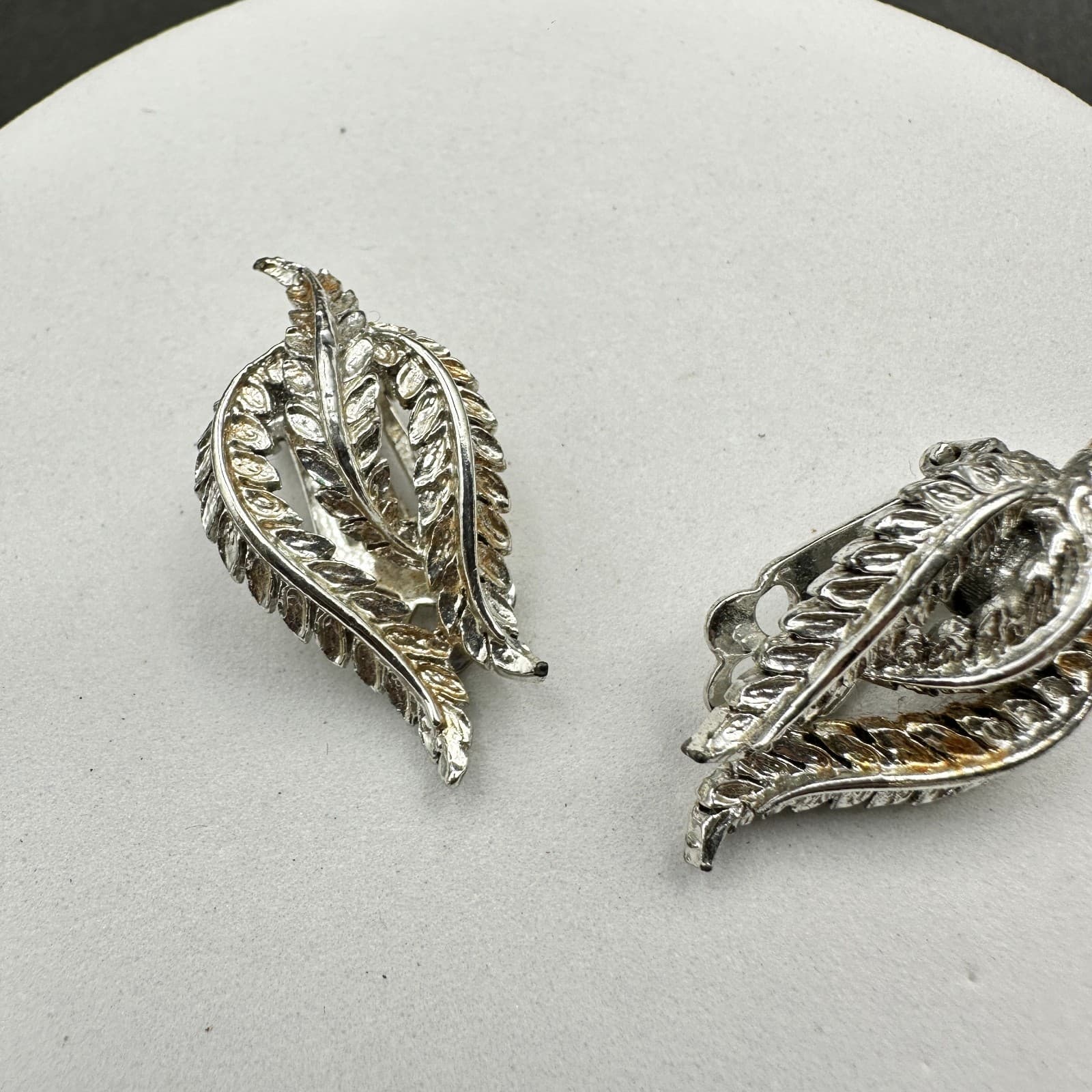 Vintage Coro Silver Tone Leaf Clip-On Earrings Mid Century Women's Jewelry - Thumbnail 2