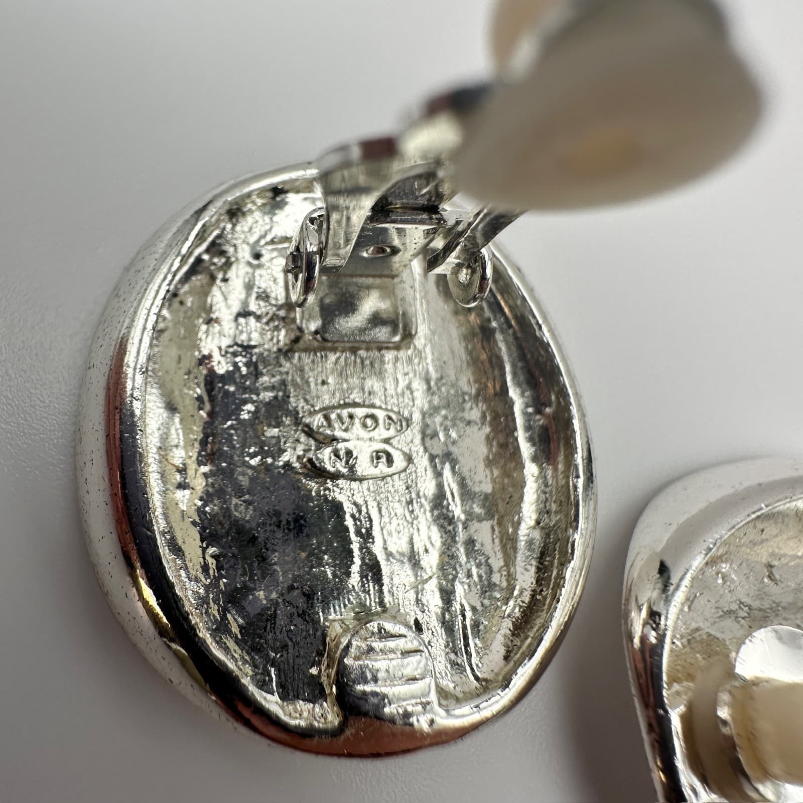 Vintage Avon Clip-On Dome Earrings Silver Tone Y2K 90s 80s Women's Jewelry - Thumbnail 7