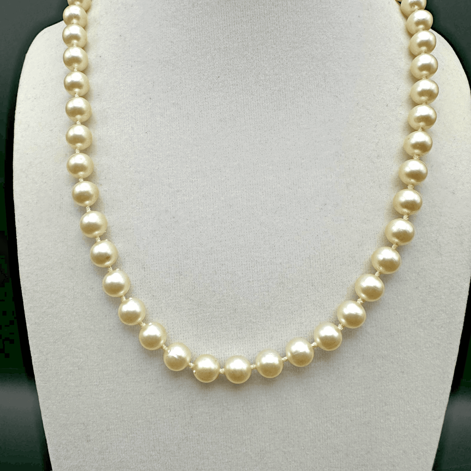 Vintage Classic Ivory Graduated Faux Pearl Necklace Single Strand 90s Jewelry