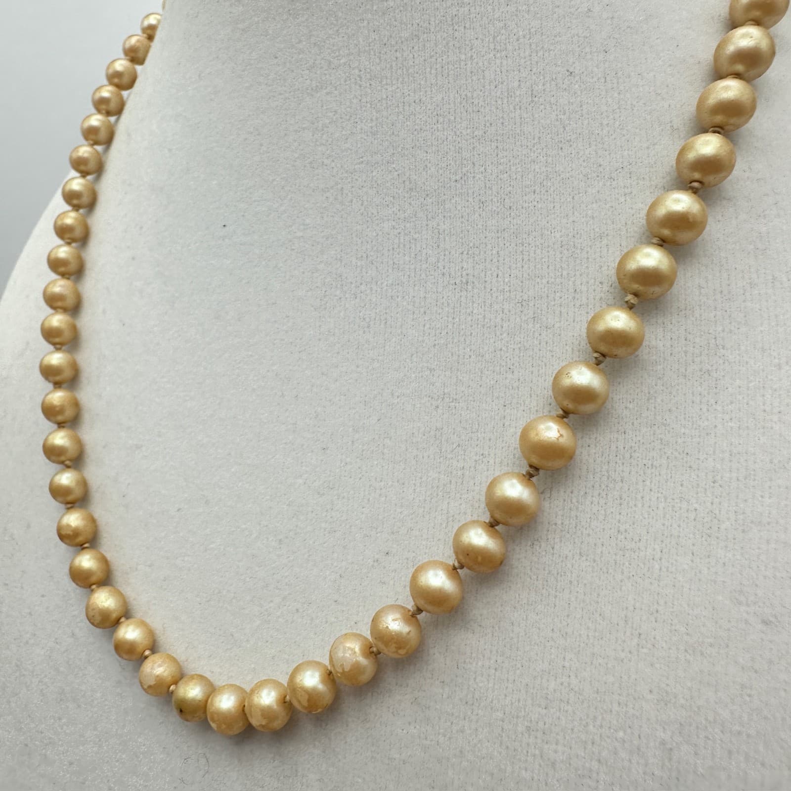 Vintage 50s 60s Knotted Faux Pearl Necklace Champagne Gold Tone Classic Jewelry - Thumbnail 4