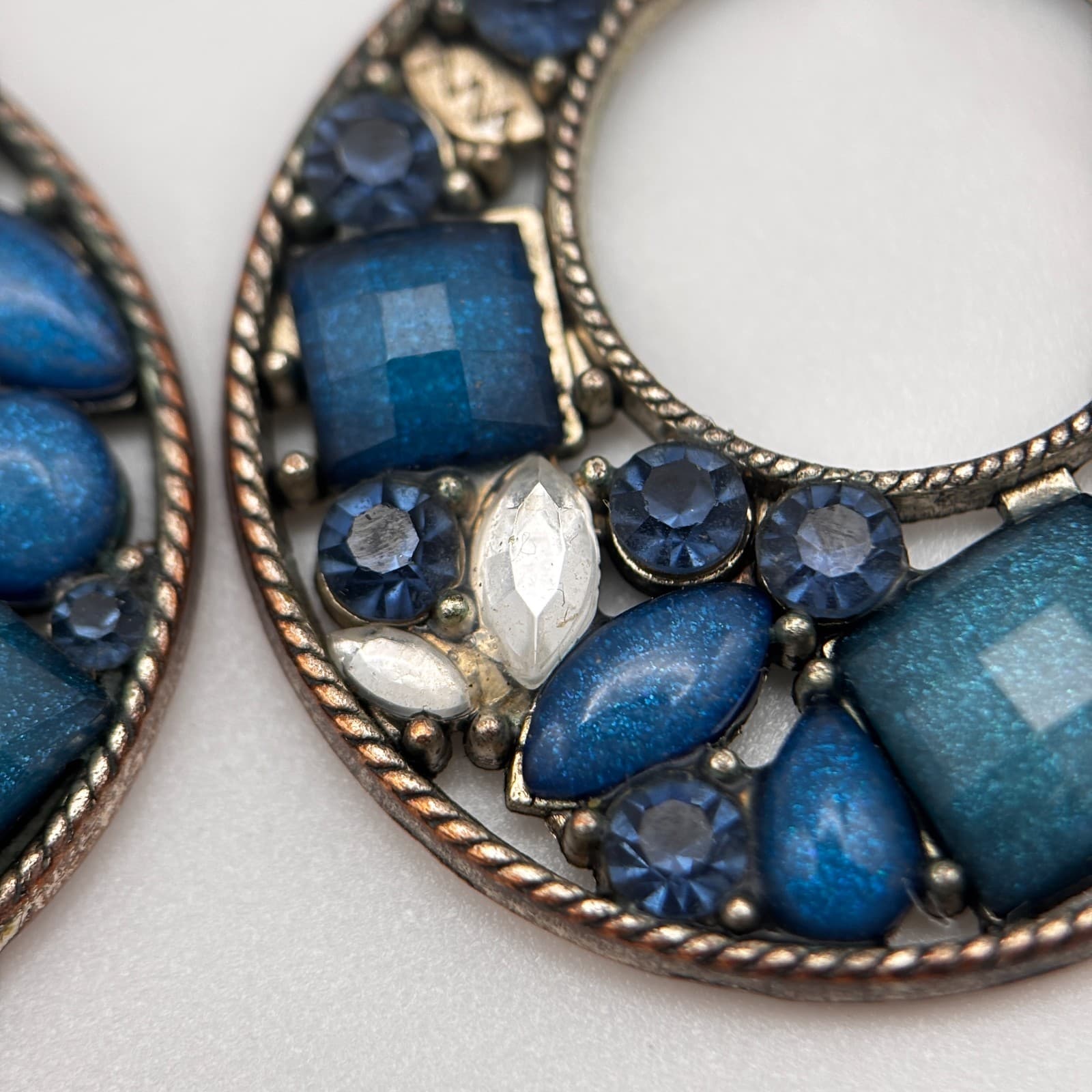 Vintage 90s Bronze Tone Open Hoop Dangle Earrings Multi Blue Rhinestone Jewelry - Thumbnail 4