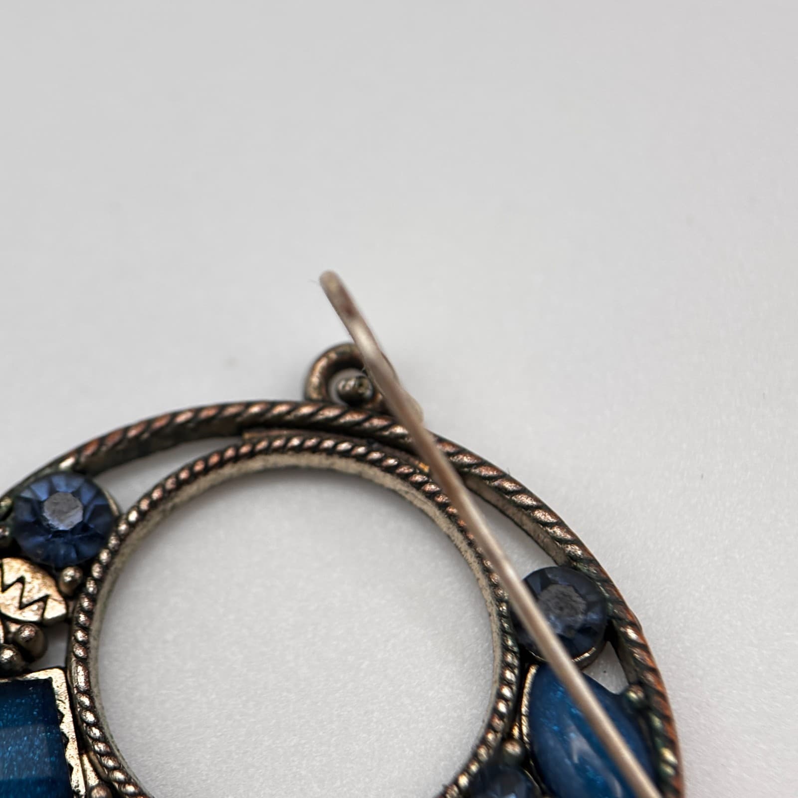Vintage 90s Bronze Tone Open Hoop Dangle Earrings Multi Blue Rhinestone Jewelry - Thumbnail 8