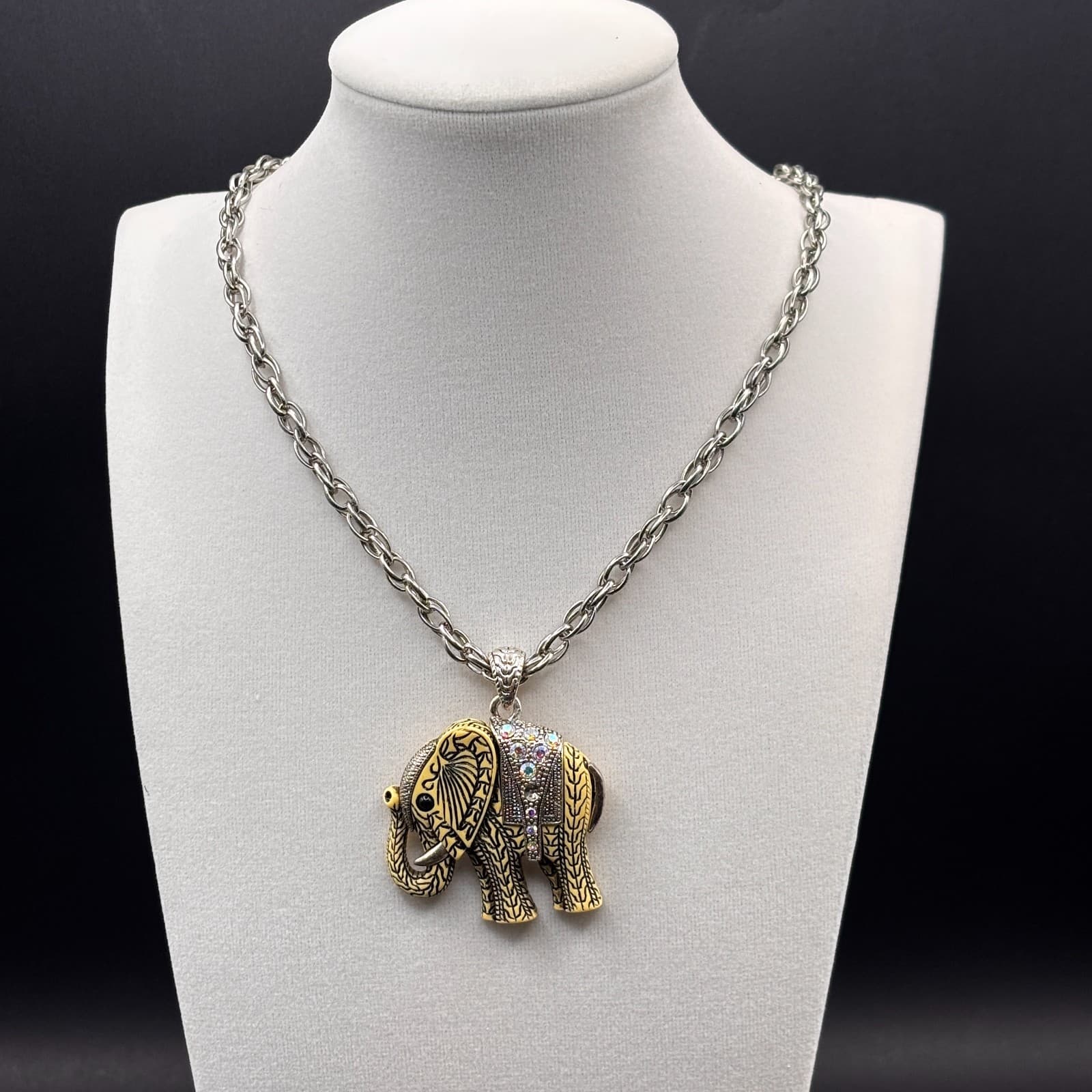 VTG Elephant Pendant Necklace AB Rhinestones Lobster Clasp Silver Tone Chain