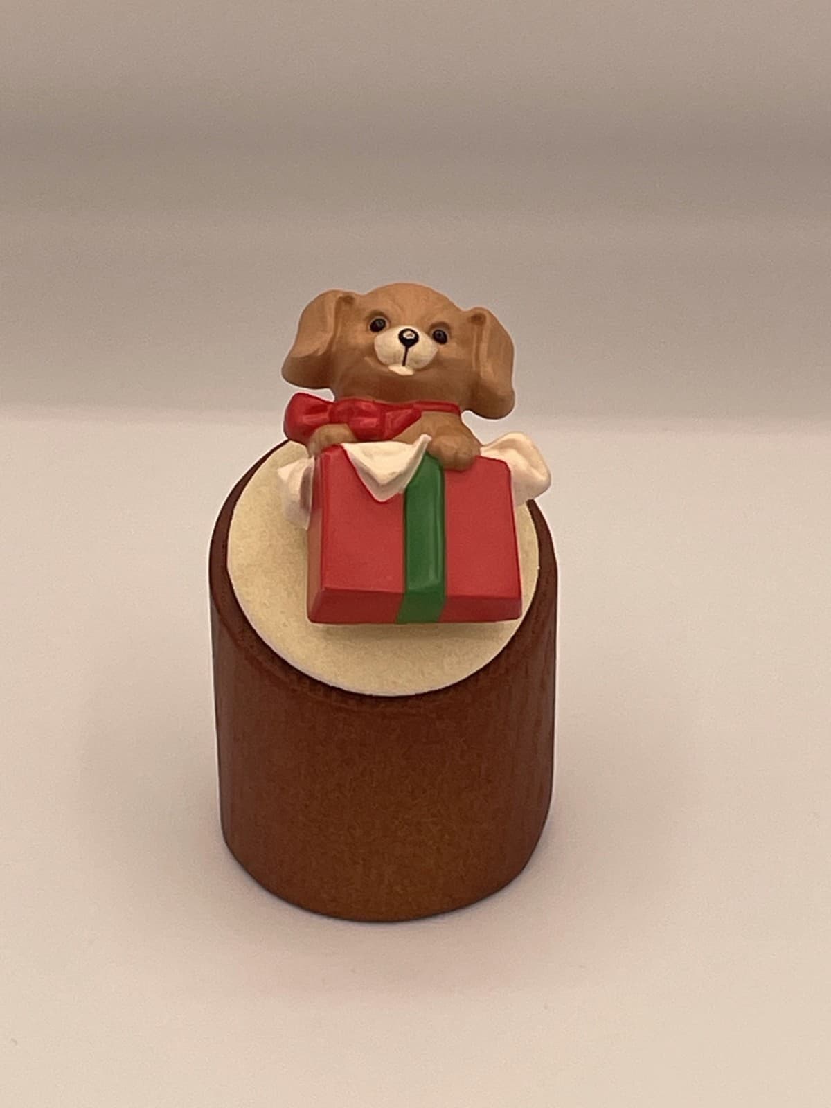 Vintage VTG Hallmark Cards Christmas Pin Brooch Puppy Dog Gift Box Present Hard