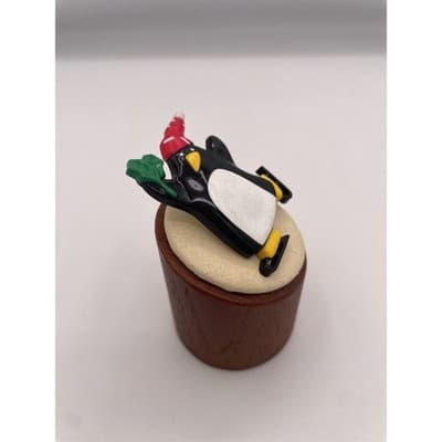 Vintage Hallmark Cards Penguin Ice Skates Christmas Brooch Pin Acrylic - Thumbnail 4