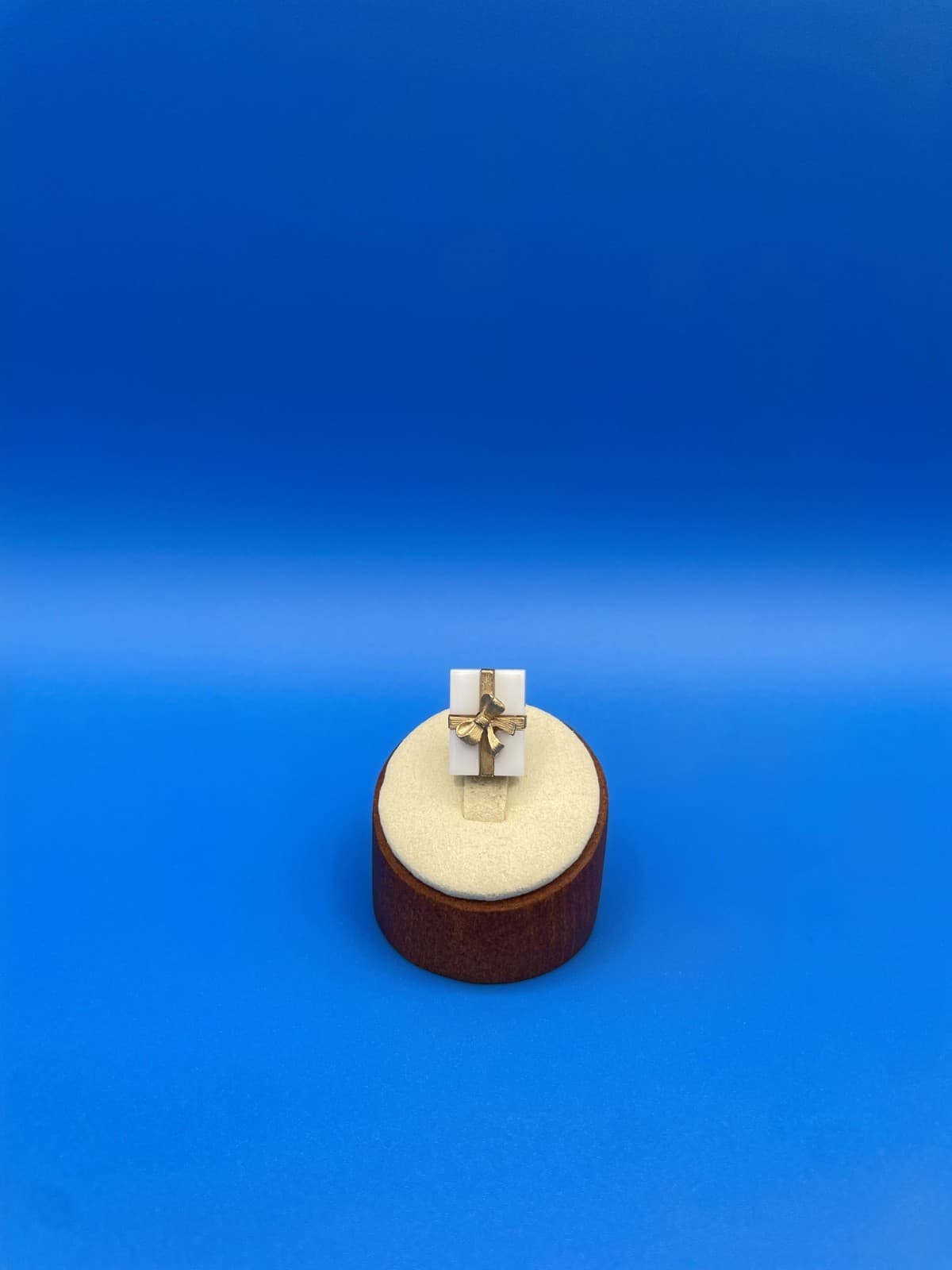 Vintage VTG Gold Tone Tie Tack Stick Pin White Onyx Gift Box Bow Minimalist - Thumbnail 2