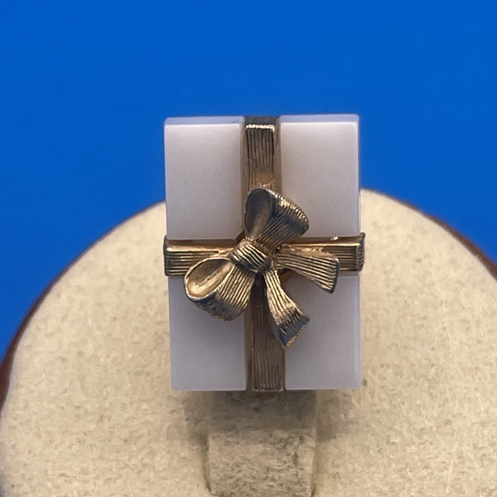 Vintage VTG Gold Tone Tie Tack Stick Pin White Onyx Gift Box Bow Minimalist - Thumbnail 3