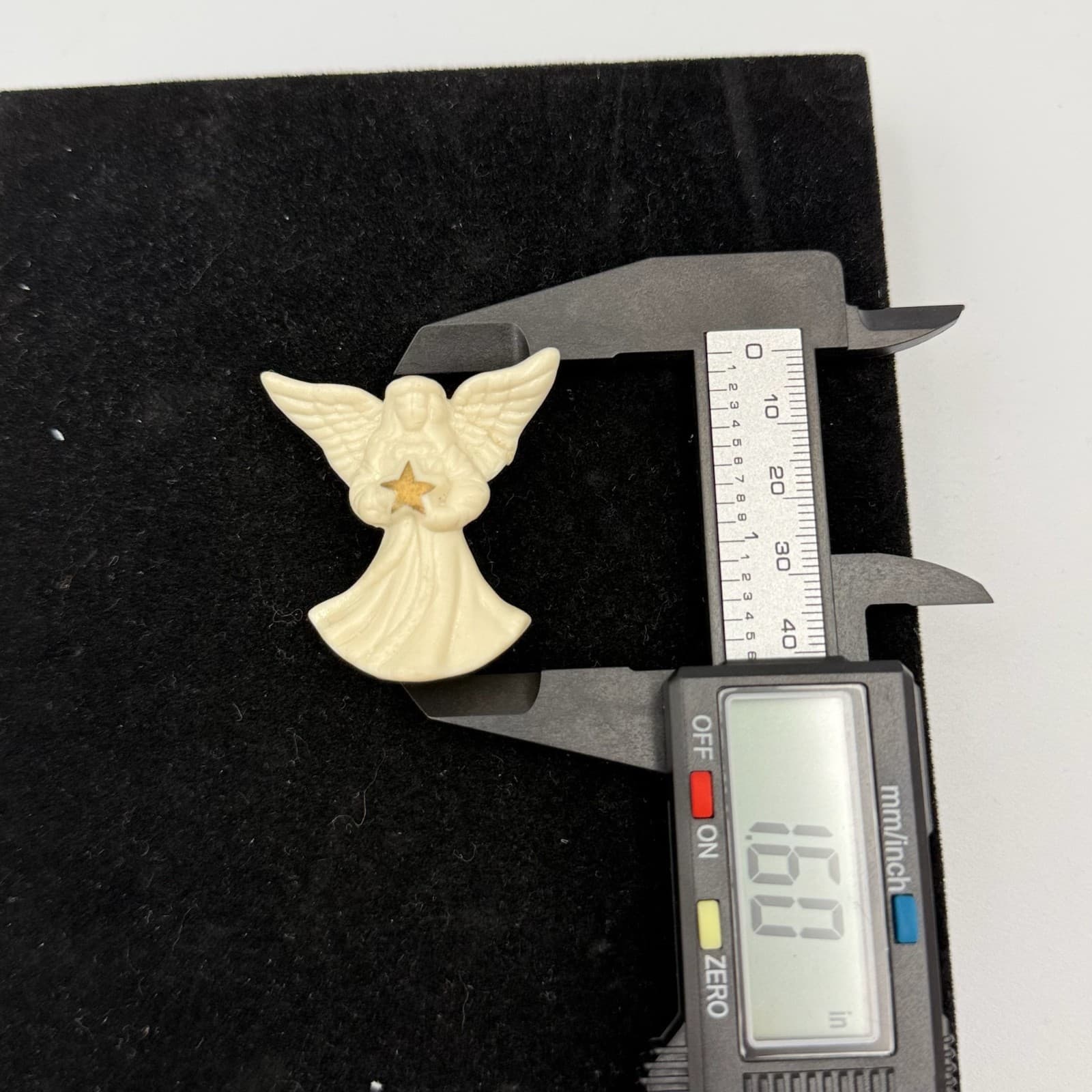 Vintage Ivory Angel Brooch Holding Gold Star Christmas Holiday Pin - Thumbnail 3