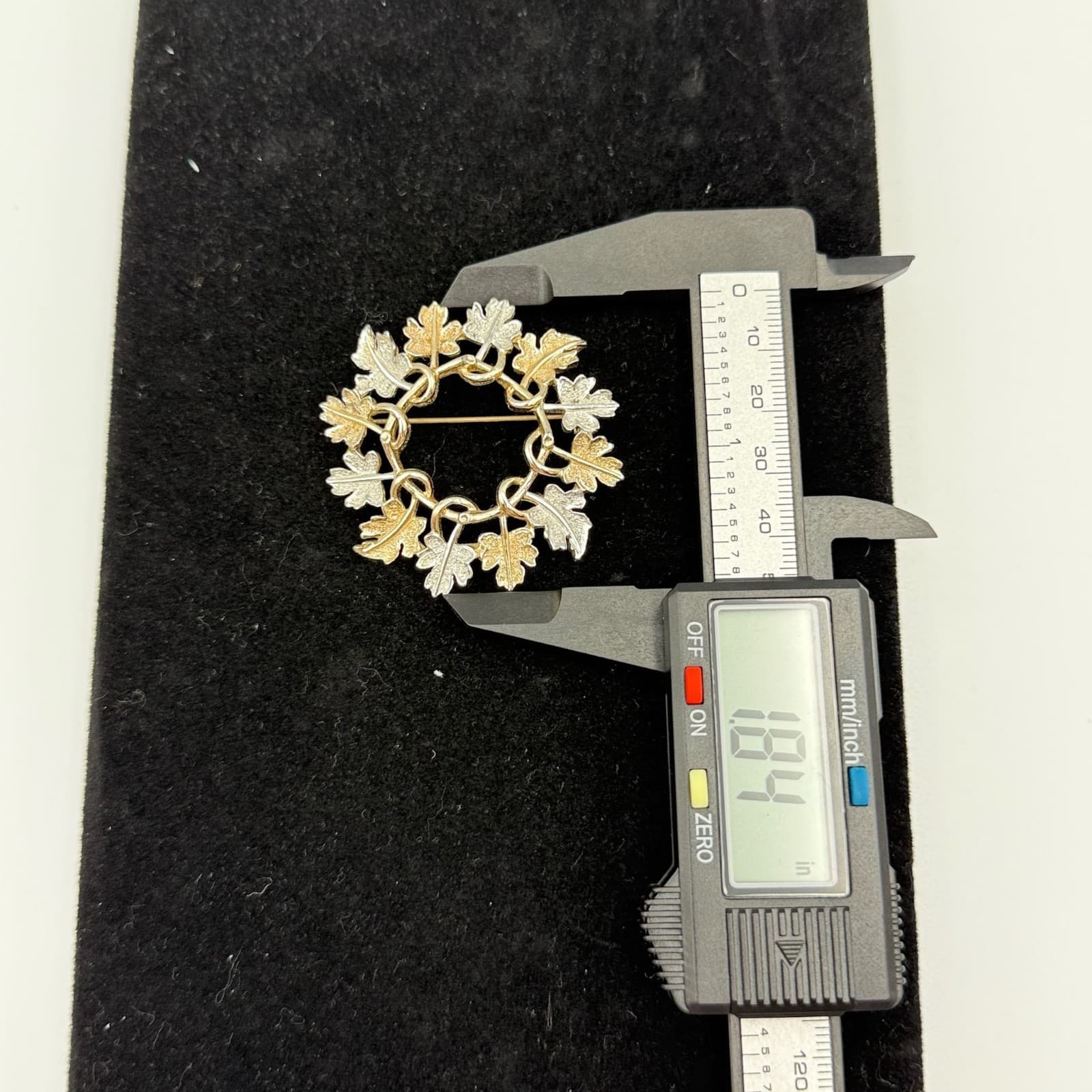 Vintage Two-Tone Oak Leaf Wreath Brooch Gold & Silver-Tone Fall Motif - Thumbnail 2