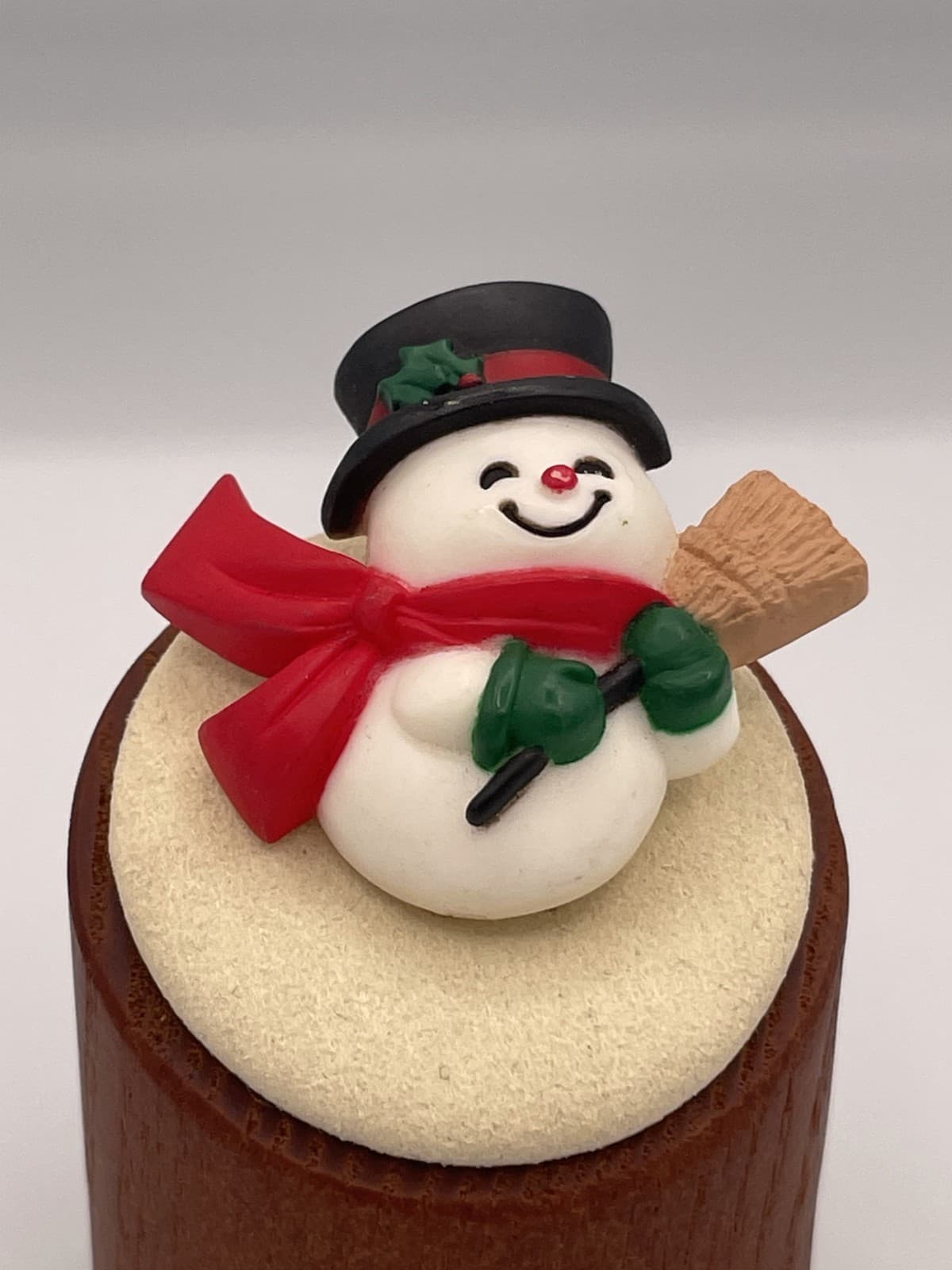 Vintage Hallmark Cards Snowman Christmas Brooch Pin Red Scarf Acrylic - Thumbnail 4