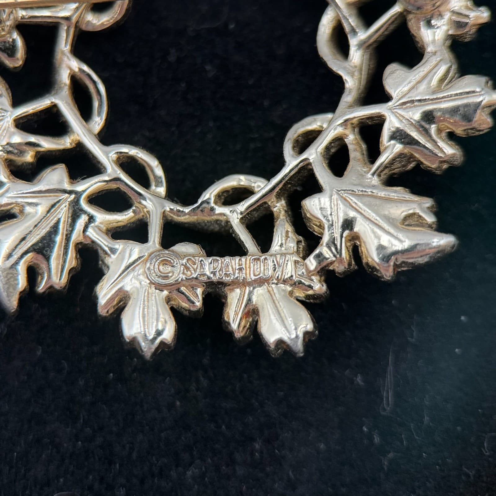 Vintage Two-Tone Oak Leaf Wreath Brooch Gold & Silver-Tone Fall Motif - Thumbnail 4