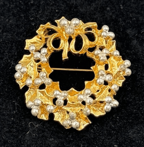 Vintage Gold-Tone Christmas Wreath Brooch w/ Rhinestones & Bow Detail