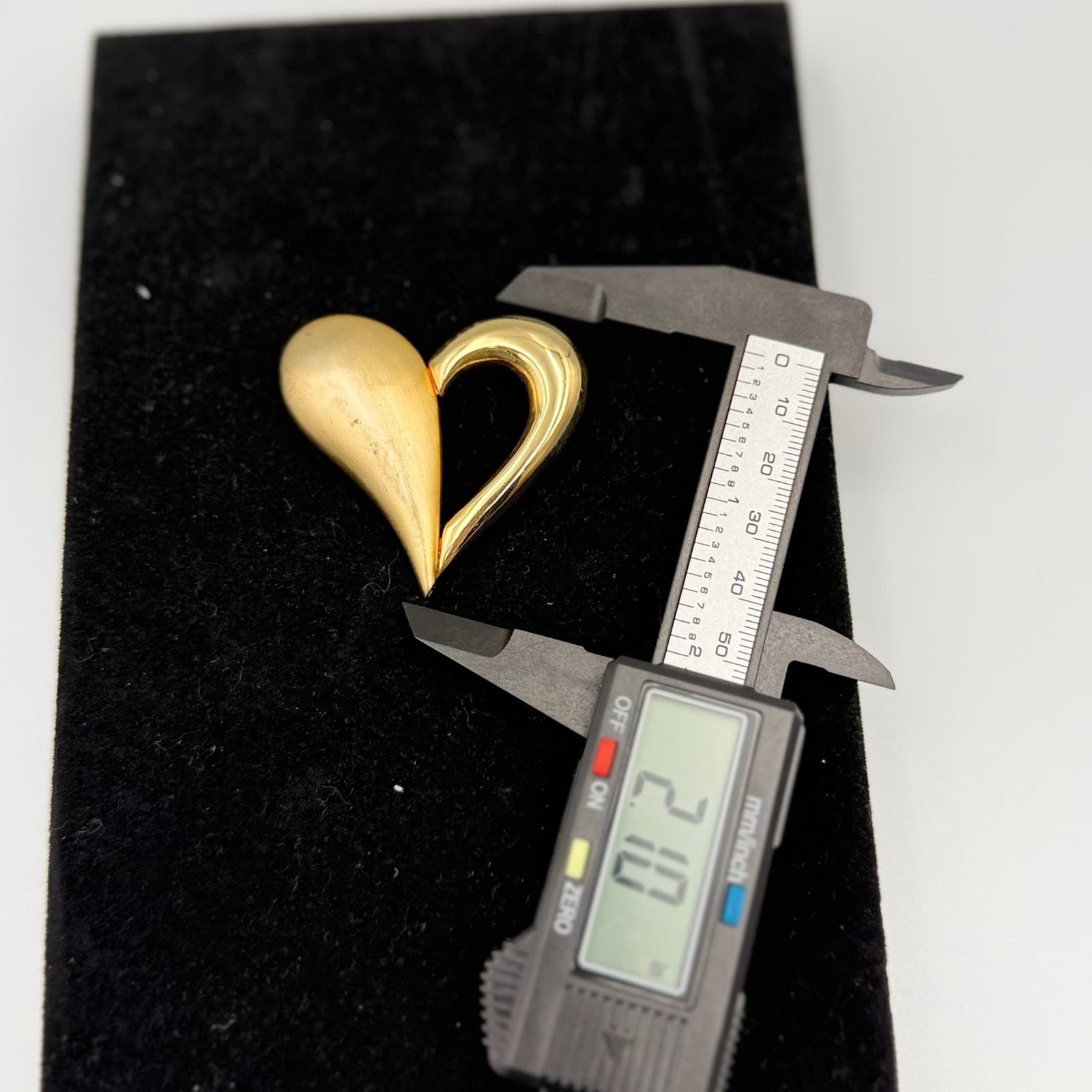 Vintage Gold Tone Textured Abstract Heart Pin Brooch 90s Y2K Statement Valentine - Thumbnail 2