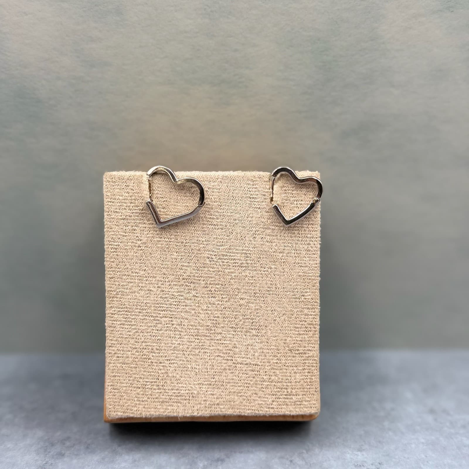 Minimalist Silver-Tone Open Heart Stud Earrings Modern Y2K Cute Style