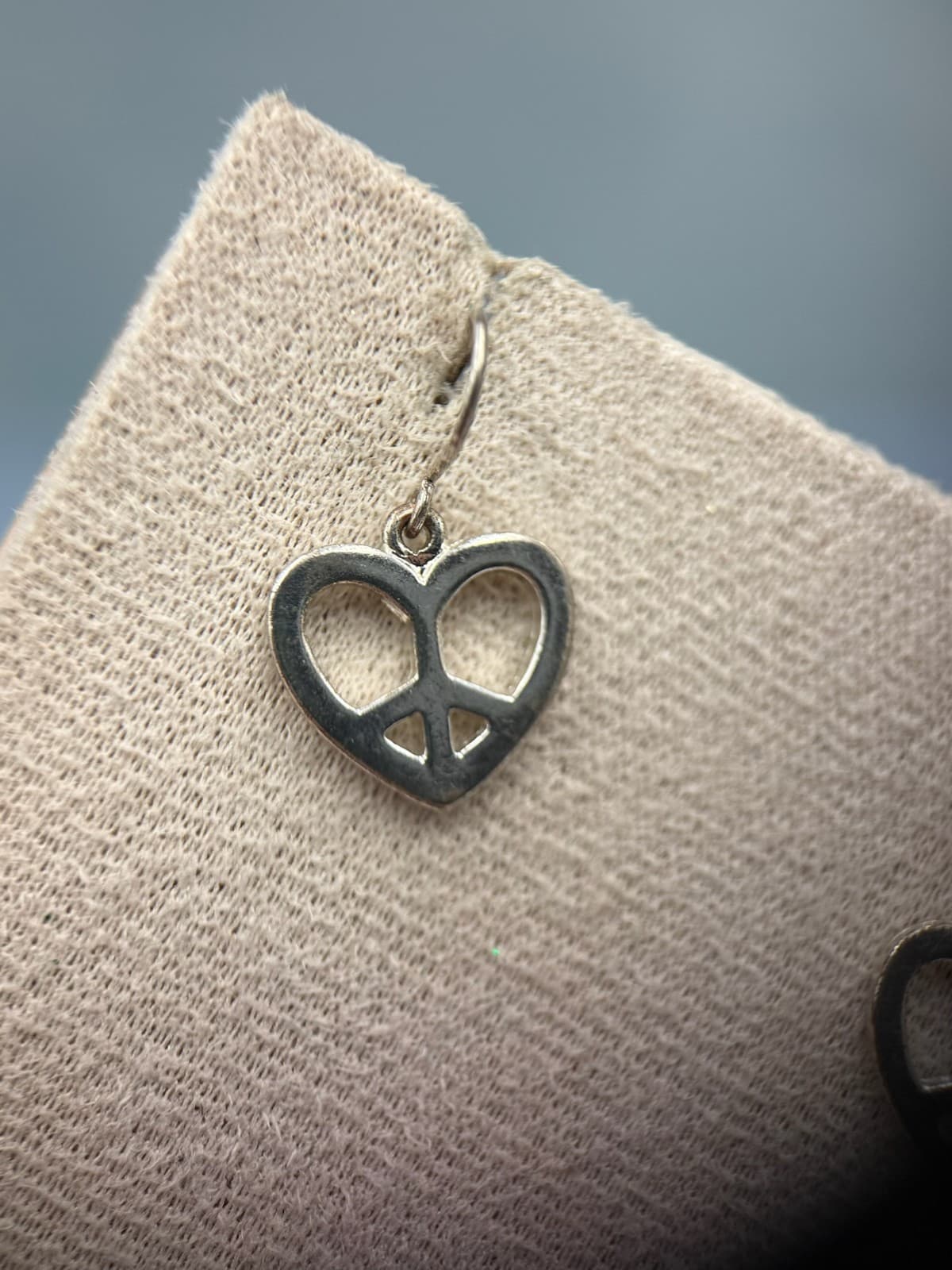 Vintage Silver-Tone Heart Peace Sign Earrings Boho Hippie Y2K Dangles - Thumbnail 3