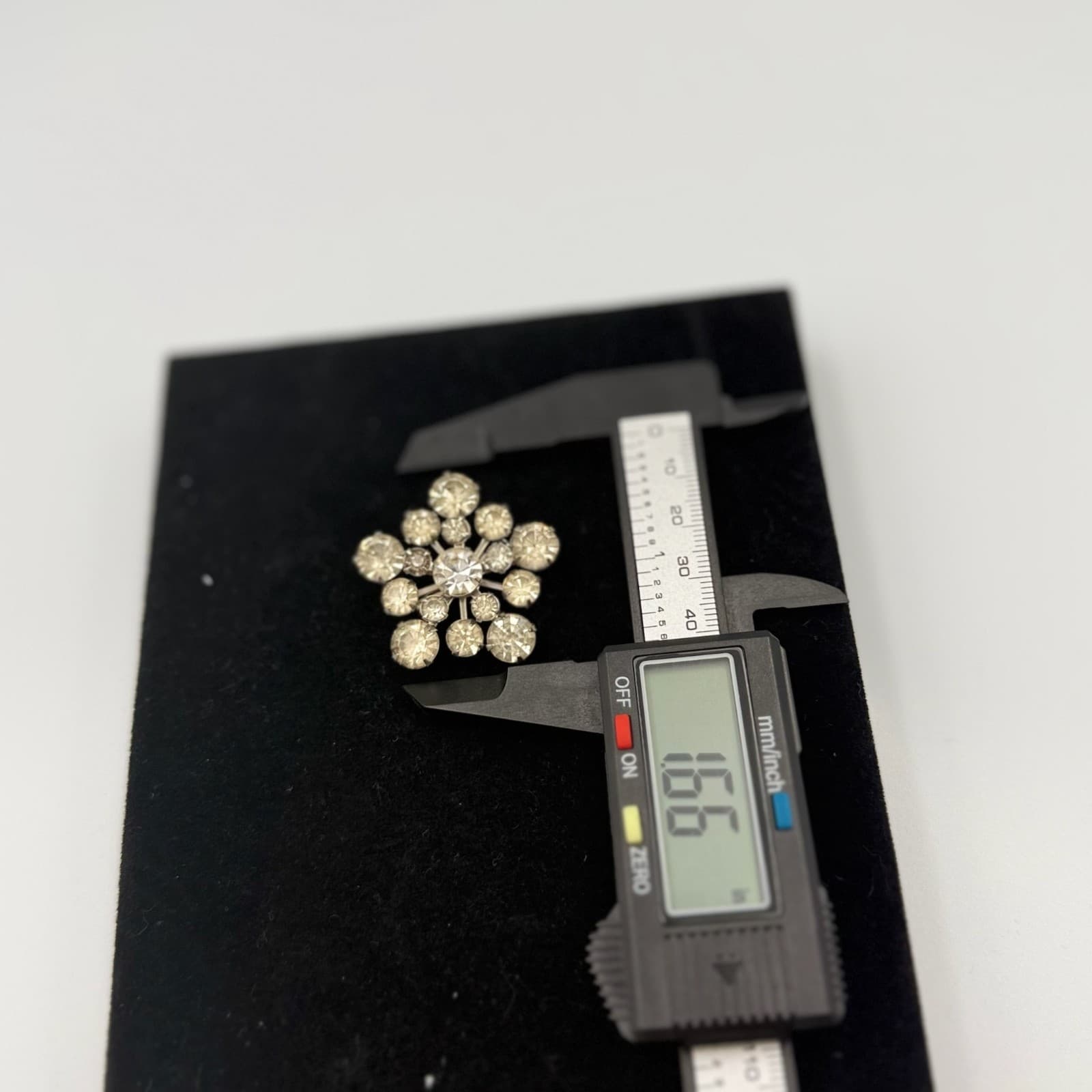 Vintage Clear Rhinestone Snowflake Brooch Silver-Tone Winter Sparkle Pin - Thumbnail 2
