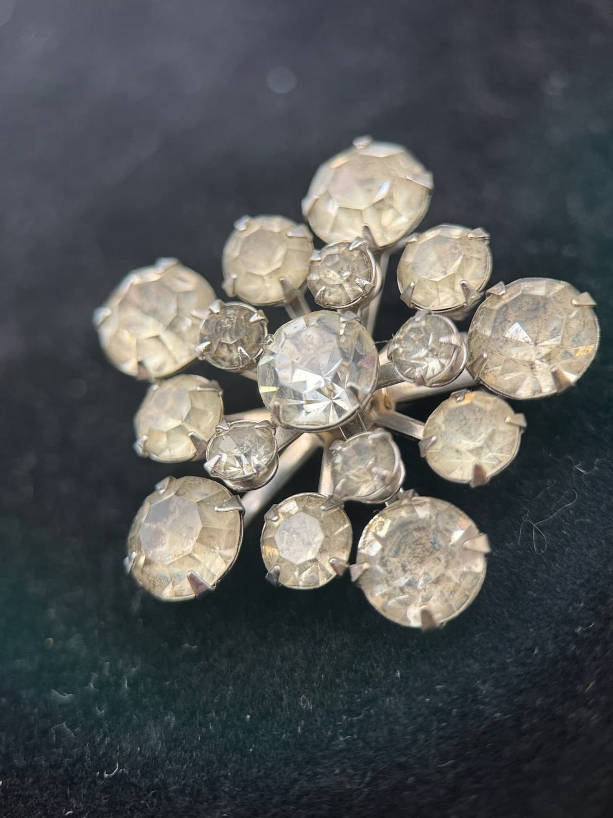 Vintage Clear Rhinestone Snowflake Brooch Silver-Tone Winter Sparkle Pin - Thumbnail 3