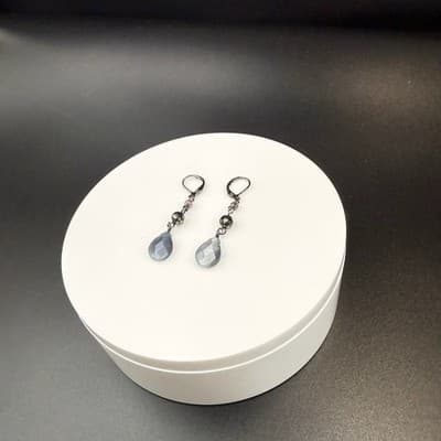 Vintage Faceted Gray Modern Classic Leverback Beaded Teardrop Dangle Earrings - Thumbnail 3