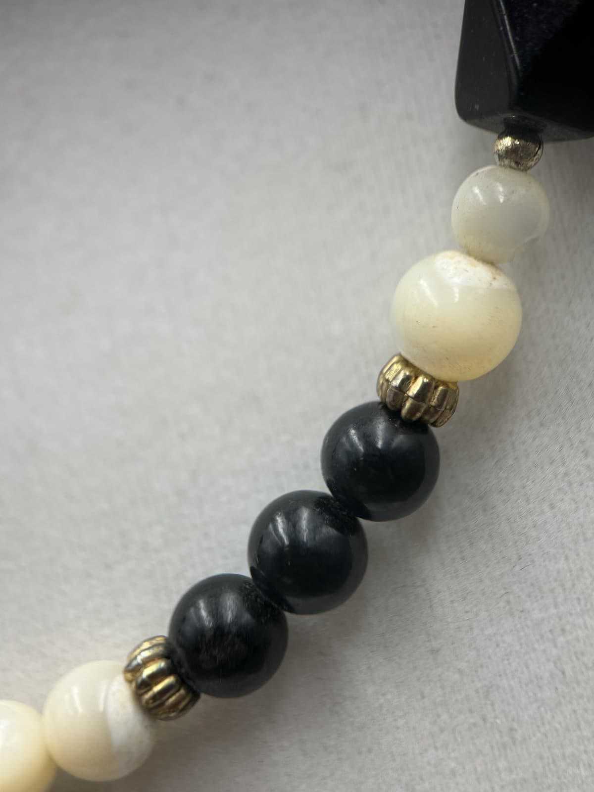 Vintage Black Cream Acrylic Faceted Bead Necklace Geometric Retro Chic - Thumbnail 5