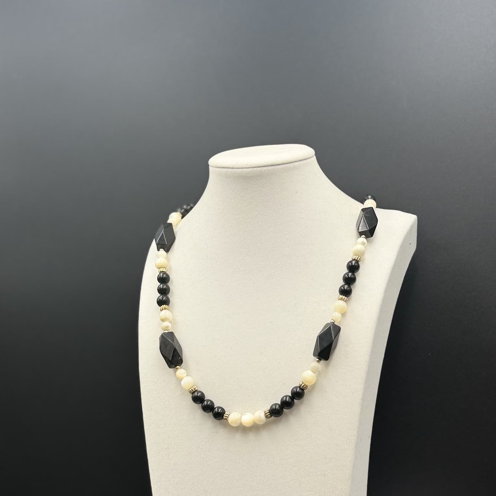 Vintage Black Cream Acrylic Faceted Bead Necklace Geometric Retro Chic - Thumbnail 2