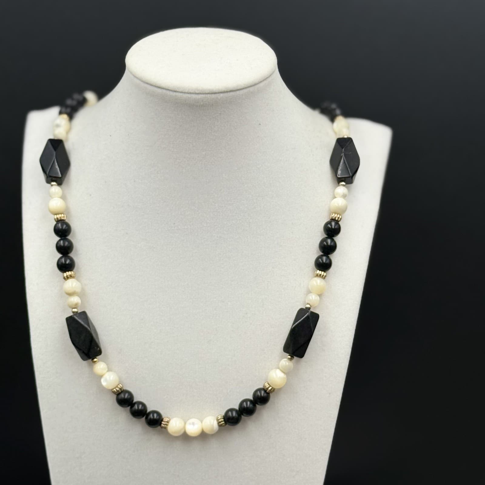 Vintage Black Cream Acrylic Faceted Bead Necklace Geometric Retro Chic - Thumbnail 4
