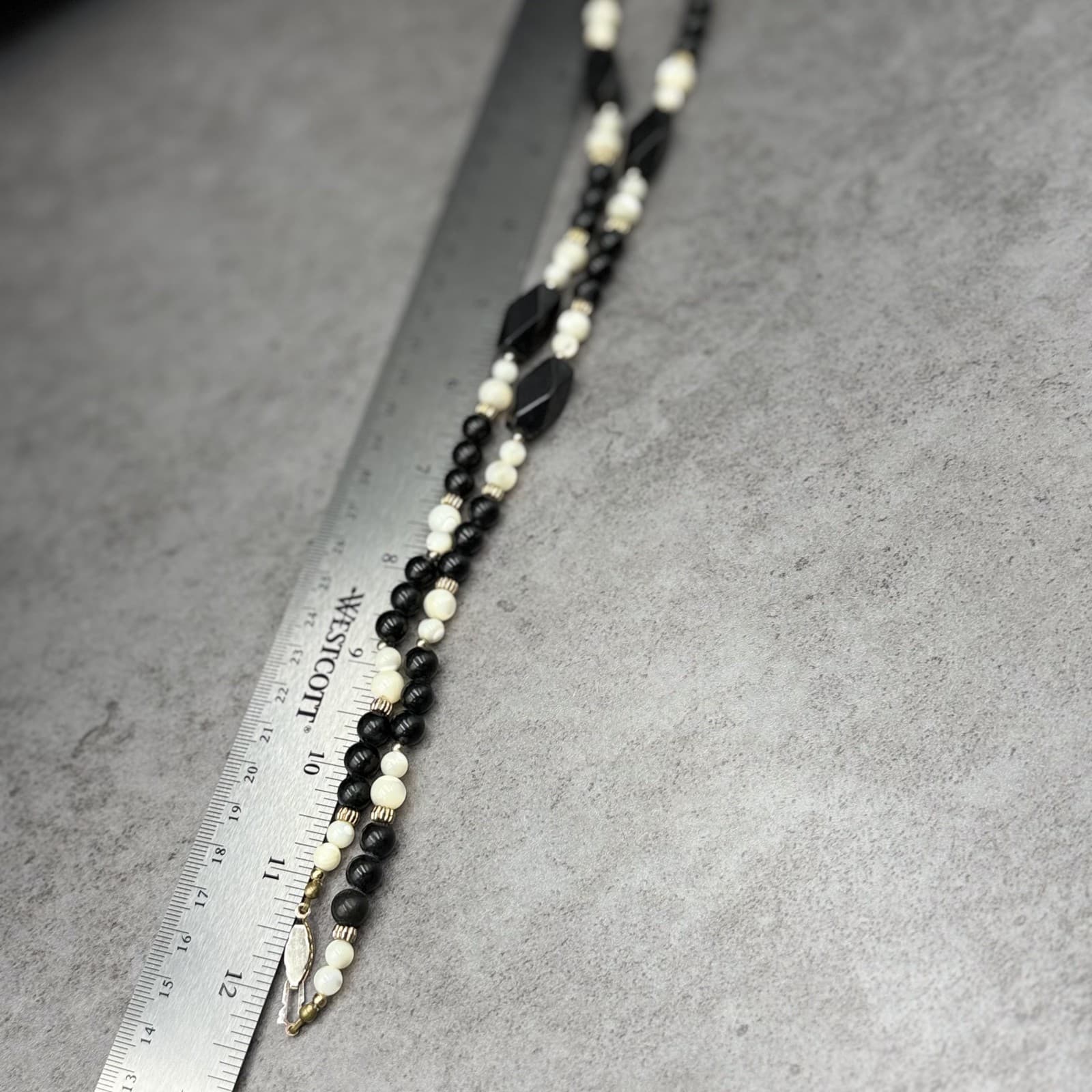 Vintage Black Cream Acrylic Faceted Bead Necklace Geometric Retro Chic - Thumbnail 8