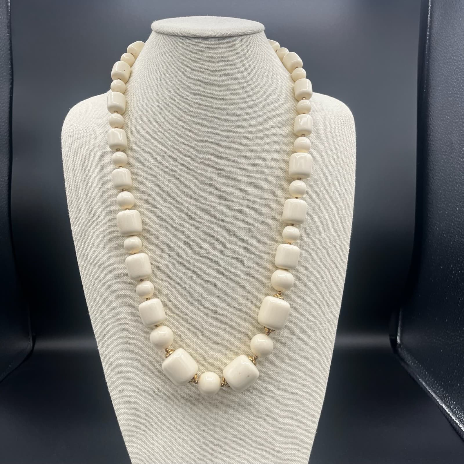Vintage Chunky Cream White Acrylic Beads Necklace 1970s 1980s Retro Fashion