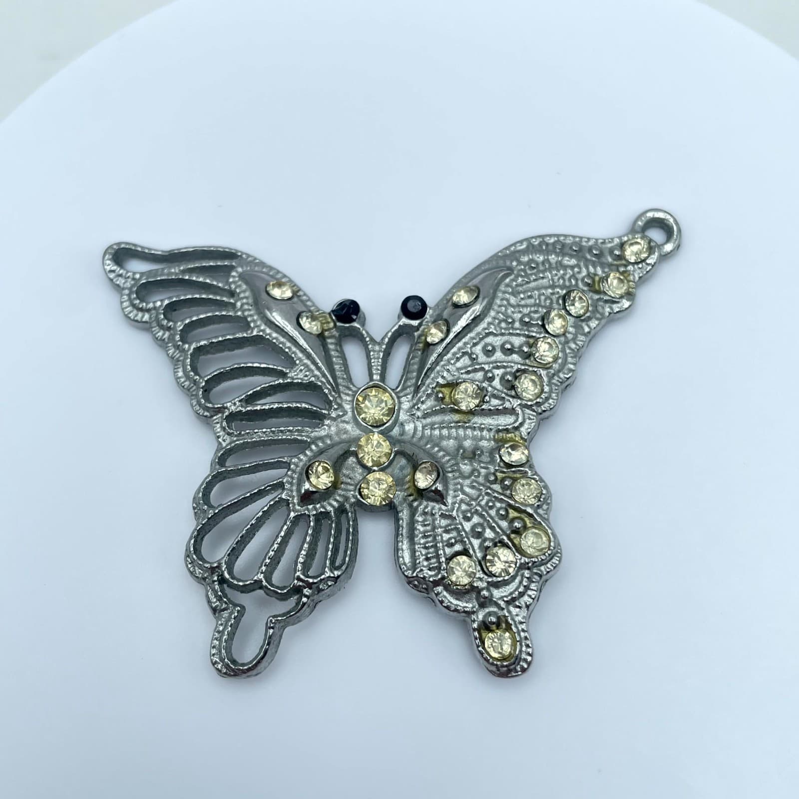 VTG Silver-Tone Engraved Metal Faceted Rheinstone Embellished Butterfly Brooch