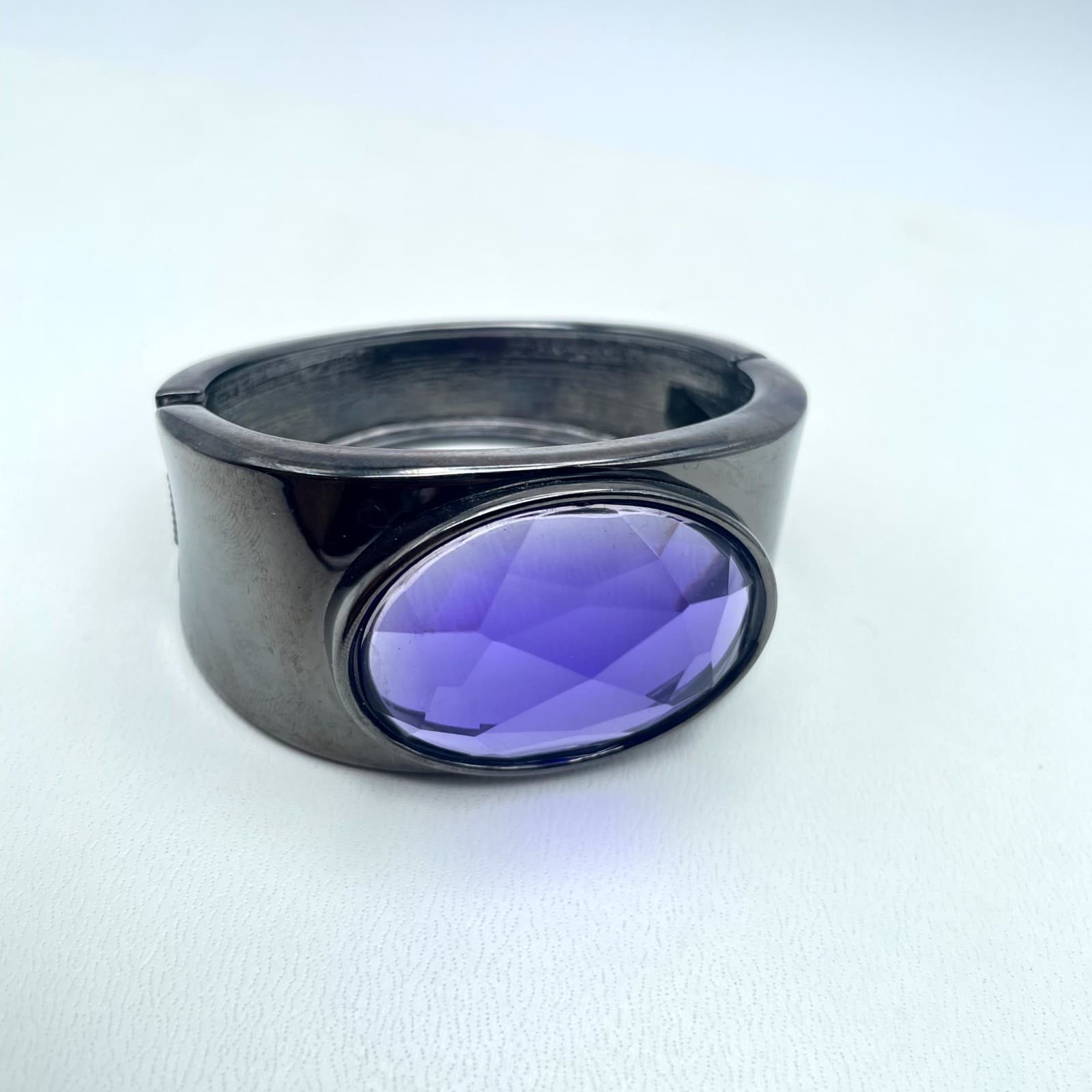 Fashion Gunmetal-Tone Purple Bezel Faceted Glass Beads Hinged Cuff Bracelet