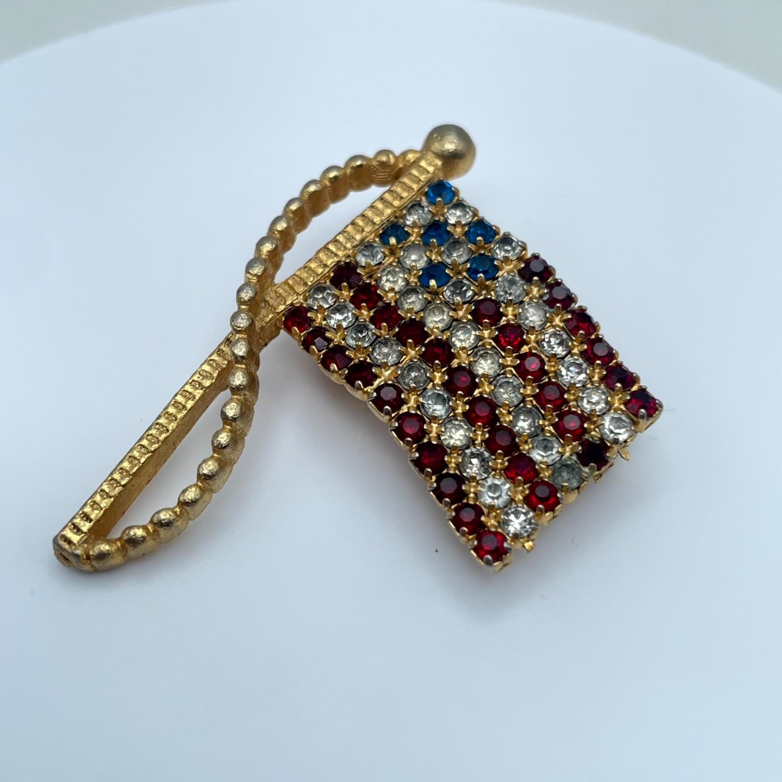 VTG Gold-Tone Patriotic Prong Faceted Rhinestone USA American Flag Brooch Pin