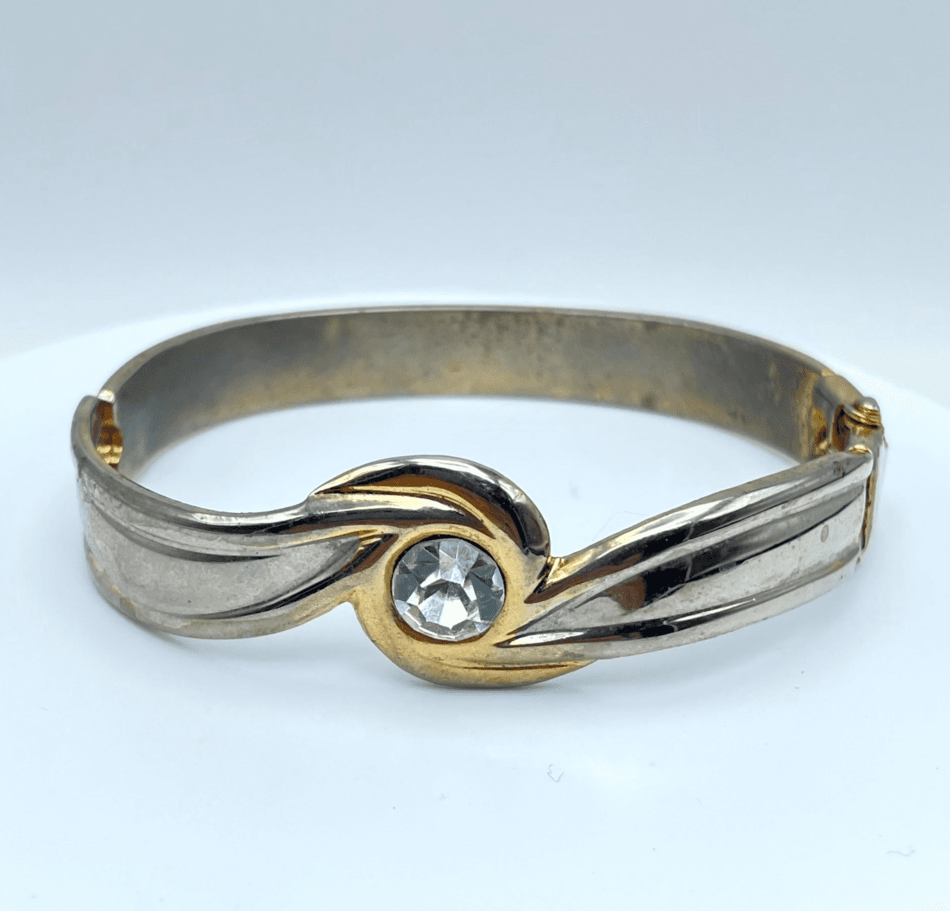 Vintage 1980 Gold-Tone Classic Fashion Faceted Rhinestone Hinged Bangle Bracelet