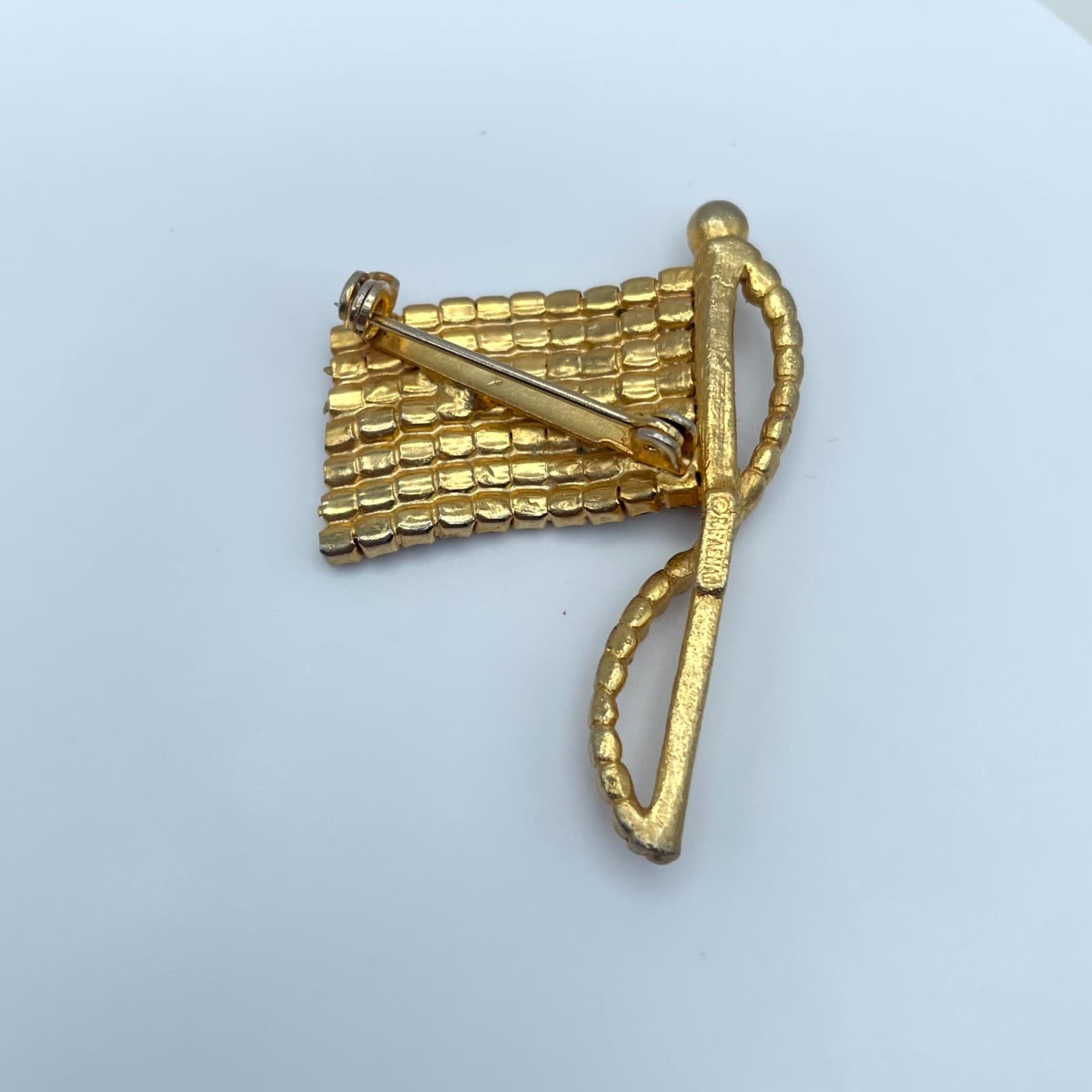 VTG Gold-Tone Patriotic Prong Faceted Rhinestone USA American Flag Brooch Pin - Thumbnail 3